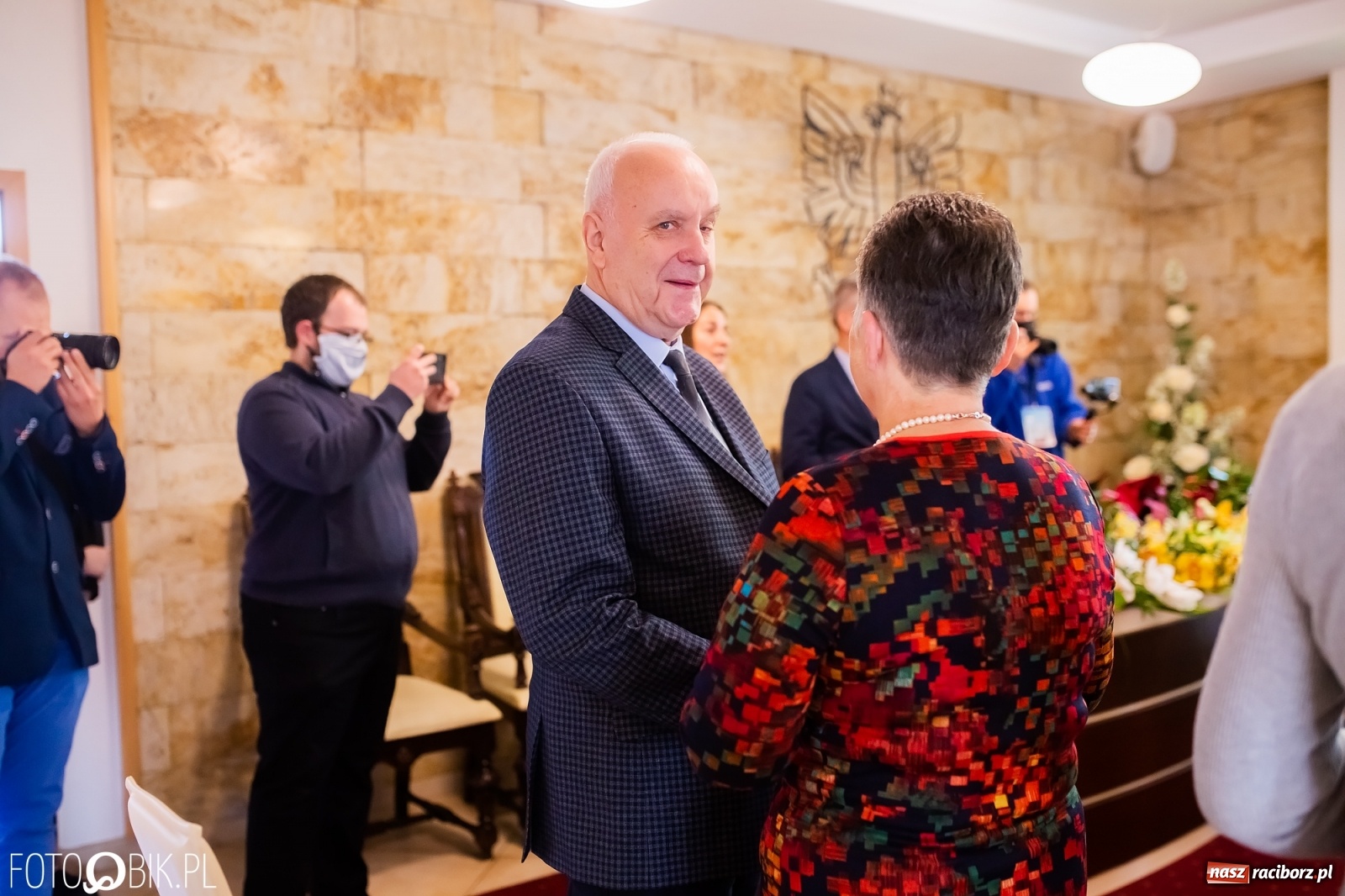 Zdjęcie w galerii na portalu naszraciborz.pl: Zgoda i ustępliwość receptą na długie małżeństwo. Złote gody w raciborskim USC [FOTO i WIDEO] wiadomości z regionu