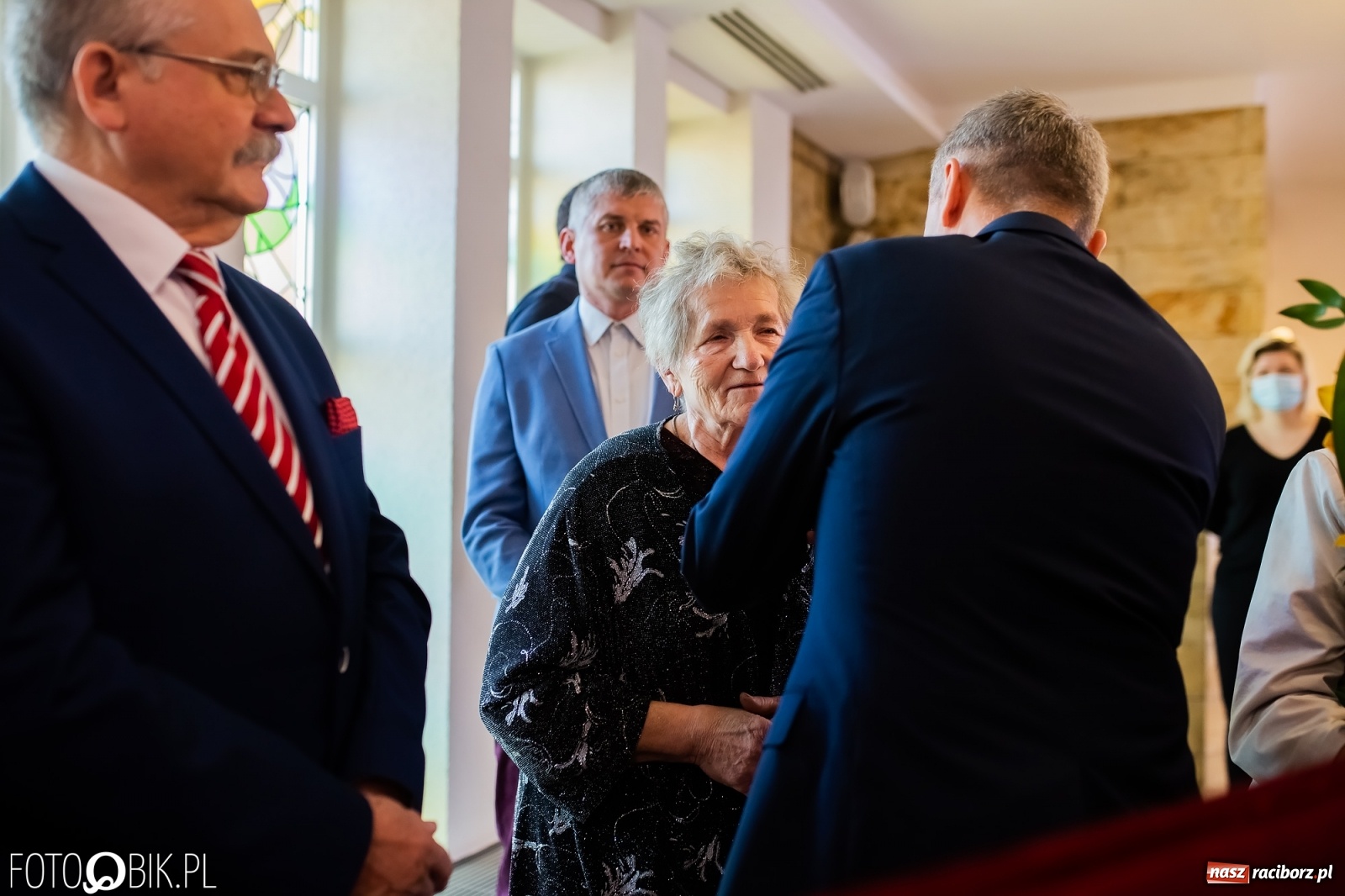 Zdjęcie w galerii na portalu naszraciborz.pl: Zgoda i ustępliwość receptą na długie małżeństwo. Złote gody w raciborskim USC [FOTO i WIDEO] wiadomości z regionu