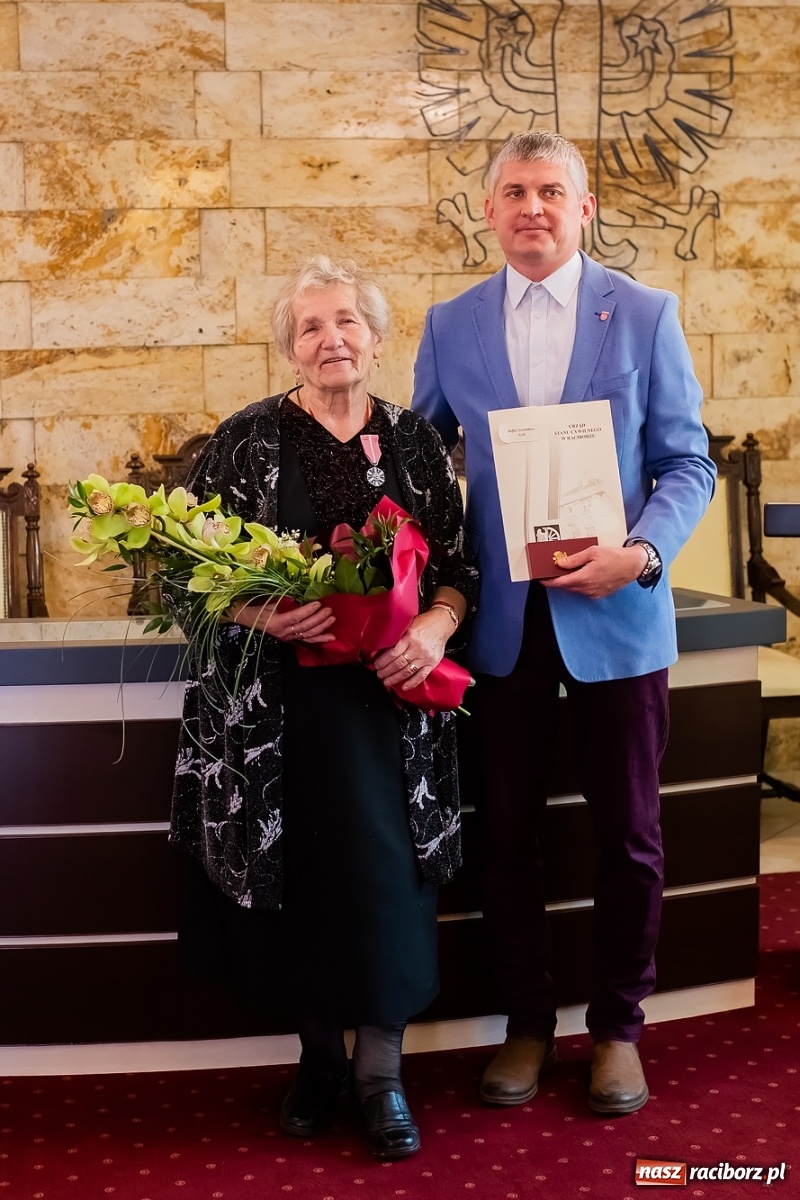Zdjęcie w galerii na portalu naszraciborz.pl: Zgoda i ustępliwość receptą na długie małżeństwo. Złote gody w raciborskim USC [FOTO i WIDEO] wiadomości z regionu