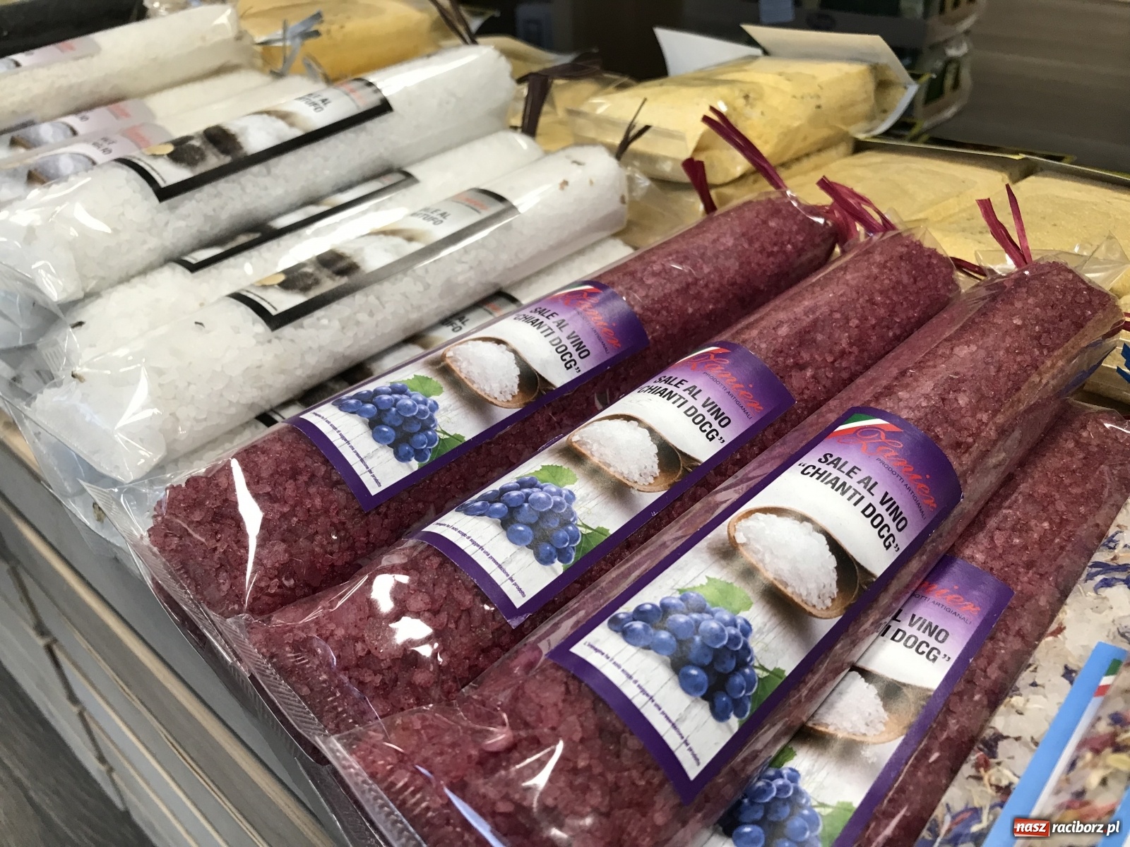 Zdjęcie w galerii na portalu naszraciborz.pl: Kolejne nowości z Italii na półkach raciborskiego sklepu Oliwa i Wino Gelatopiu wiadomości z regionu