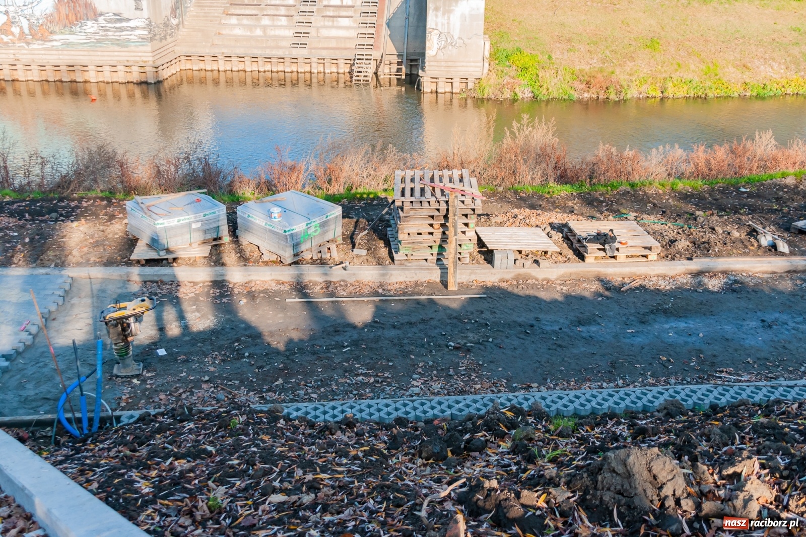 Zdjęcie w galerii na portalu naszraciborz.pl: Bulwary będą gotowe w grudniu. Tak dziś wygląda zaawansowanie prac wiadomości z regionu