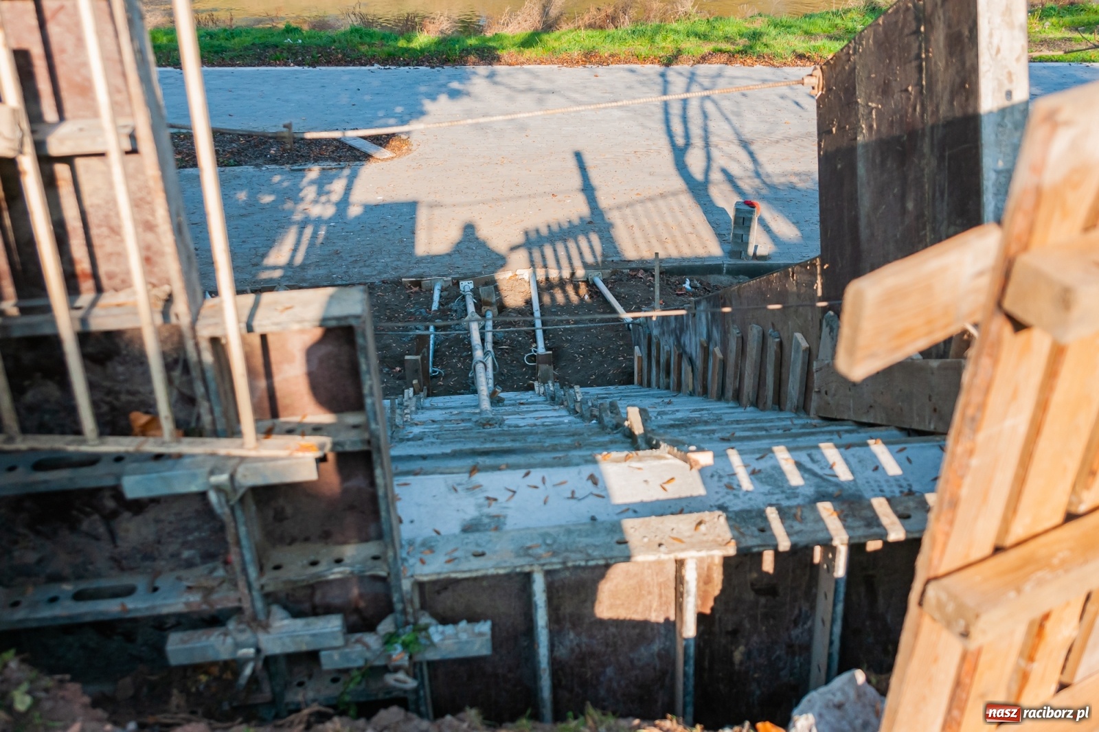 Zdjęcie w galerii na portalu naszraciborz.pl: Bulwary będą gotowe w grudniu. Tak dziś wygląda zaawansowanie prac wiadomości z regionu