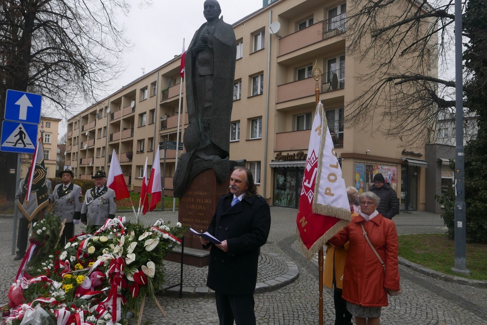 Zdjęcie w galerii na portalu naszraciborz.pl: Medale arcybiskupa Józefa Gawliny wiadomości z regionu