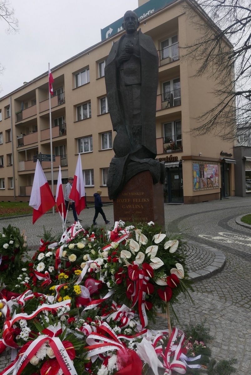 Zdjęcie w galerii na portalu naszraciborz.pl: Medale arcybiskupa Józefa Gawliny wiadomości z regionu