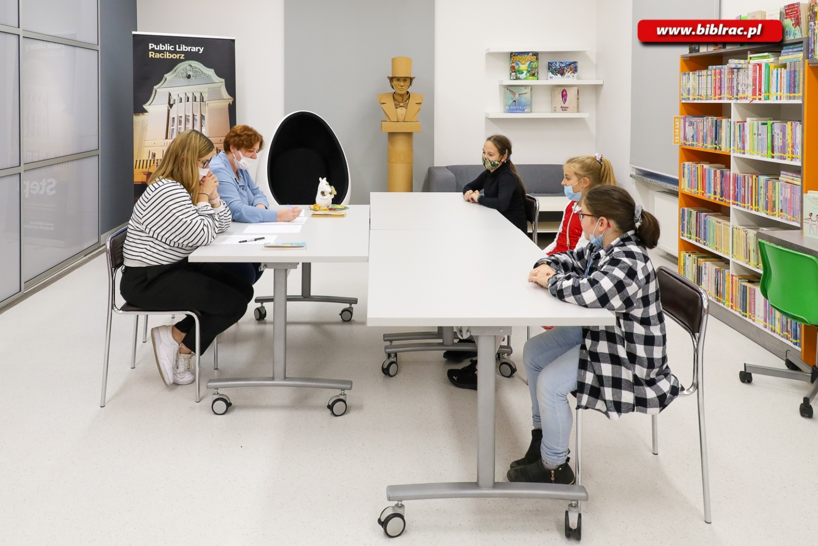 Zdjęcie w galerii na portalu naszraciborz.pl: W raciborskiej bibliotece odbył się konkurs wiedzy o Muminkach wiadomości z regionu