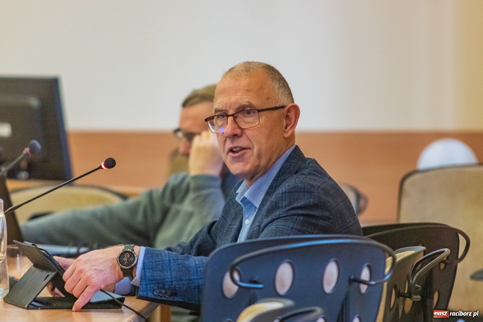 Zdjęcie w galerii na portalu naszraciborz.pl: Żarty, wzburzenie, ignorancja i kolana. Pyskówka na komisji Rady Miasta wiadomości z regionu