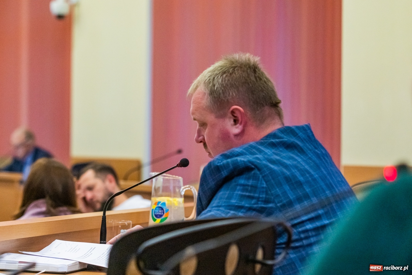 Zdjęcie w galerii na portalu naszraciborz.pl: Żarty, wzburzenie, ignorancja i kolana. Pyskówka na komisji Rady Miasta wiadomości z regionu