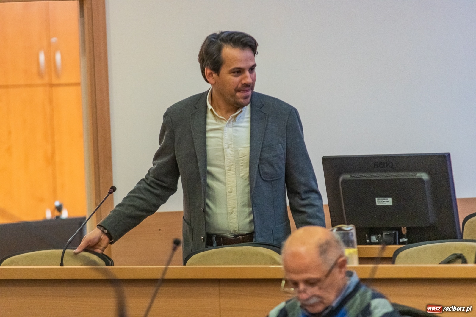 Zdjęcie w galerii na portalu naszraciborz.pl: Żarty, wzburzenie, ignorancja i kolana. Pyskówka na komisji Rady Miasta wiadomości z regionu