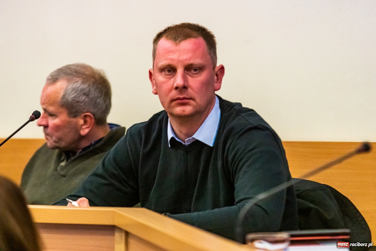 Zdjęcie w galerii na portalu naszraciborz.pl: Żarty, wzburzenie, ignorancja i kolana. Pyskówka na komisji Rady Miasta wiadomości z regionu