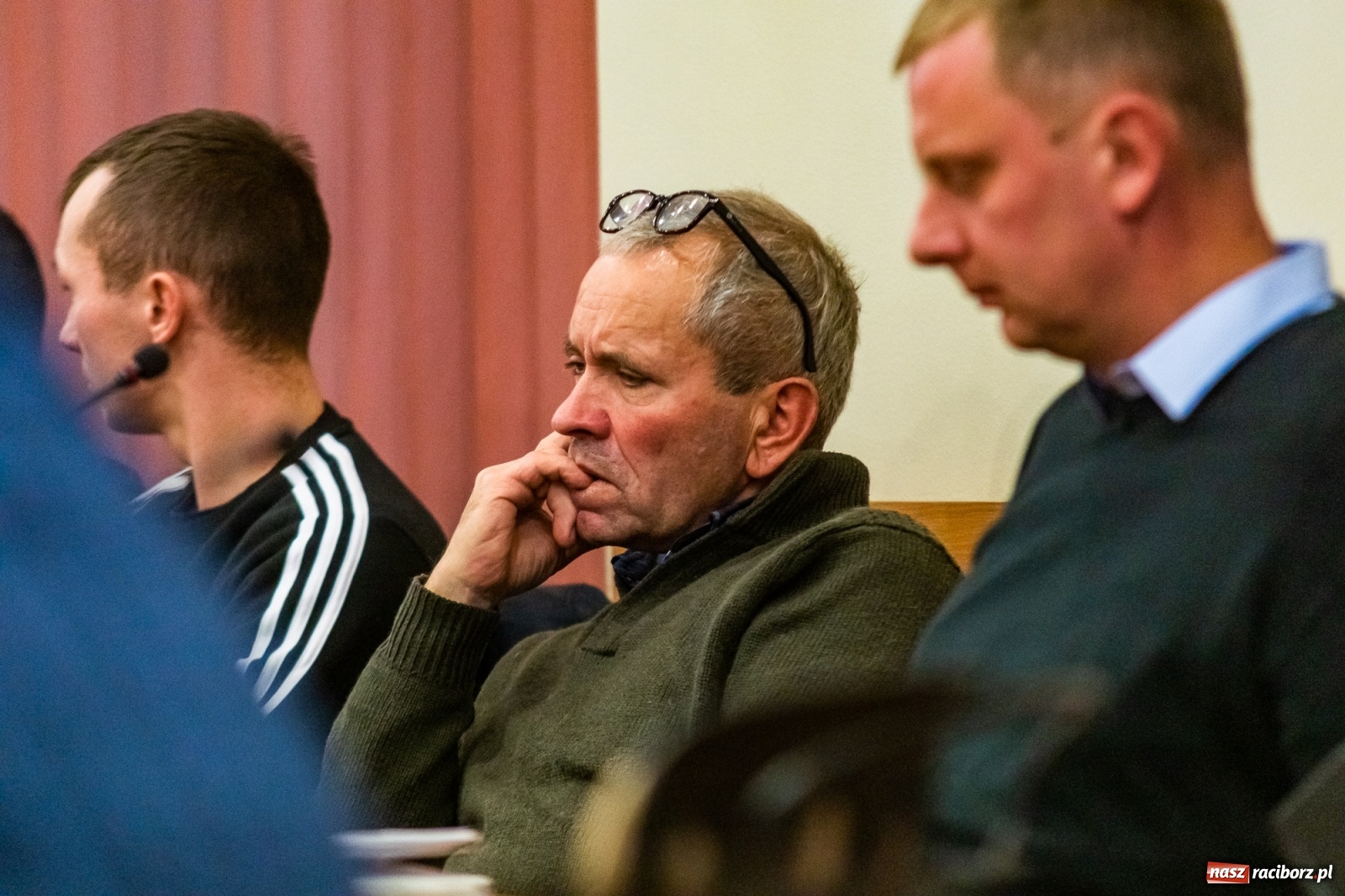 Zdjęcie w galerii na portalu naszraciborz.pl: Żarty, wzburzenie, ignorancja i kolana. Pyskówka na komisji Rady Miasta wiadomości z regionu