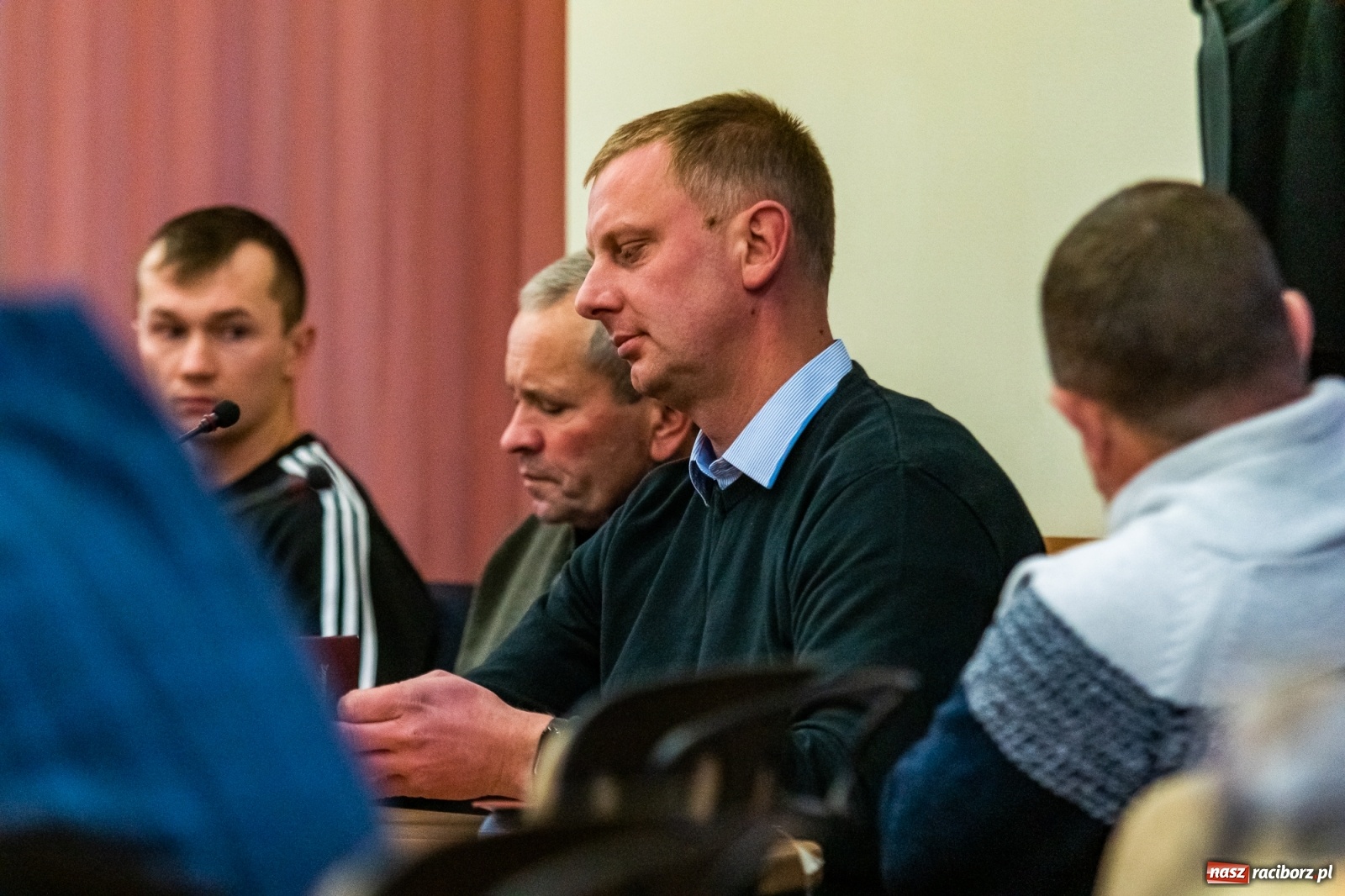 Zdjęcie w galerii na portalu naszraciborz.pl: Żarty, wzburzenie, ignorancja i kolana. Pyskówka na komisji Rady Miasta wiadomości z regionu