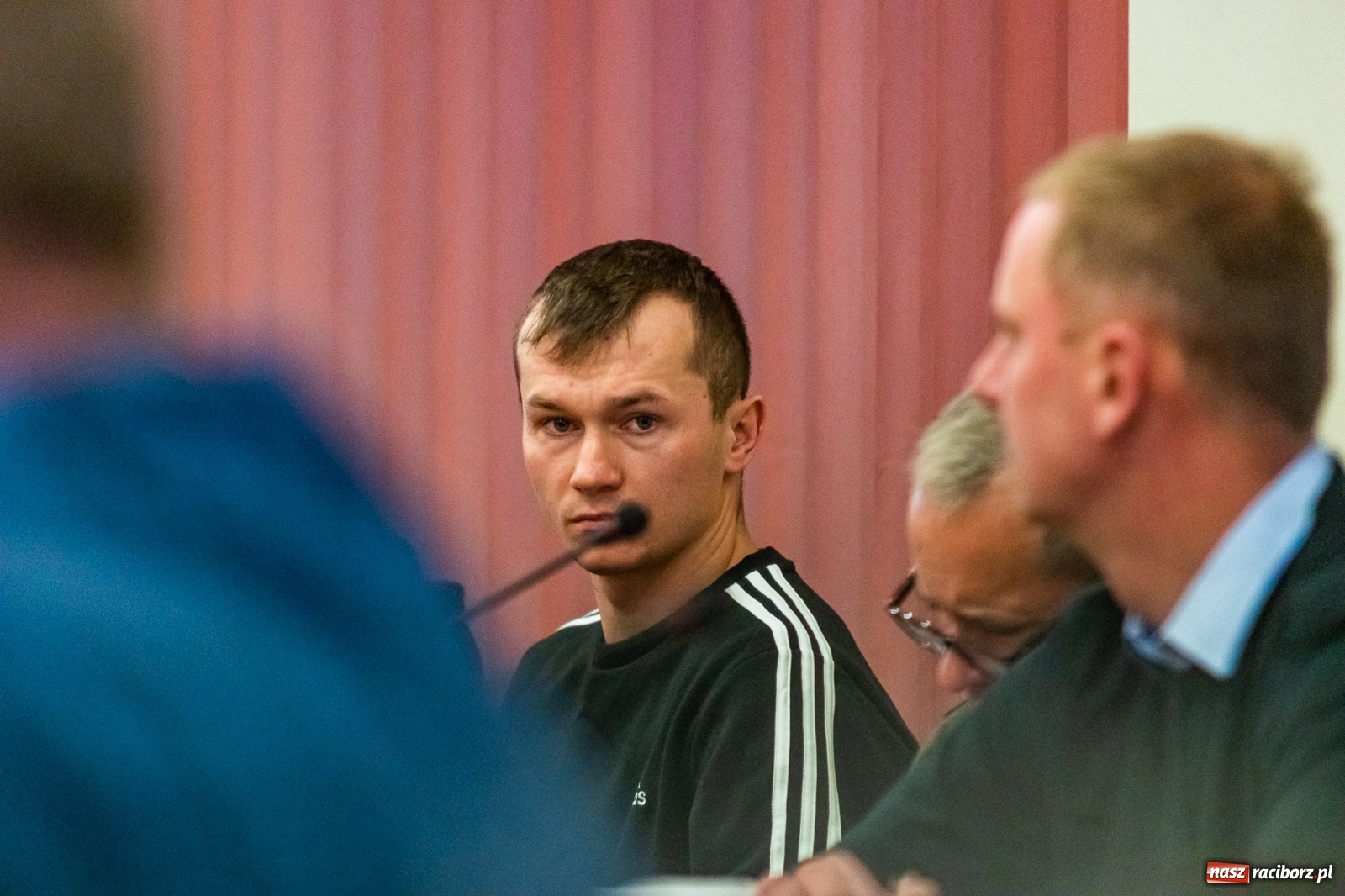 Zdjęcie w galerii na portalu naszraciborz.pl: Żarty, wzburzenie, ignorancja i kolana. Pyskówka na komisji Rady Miasta wiadomości z regionu