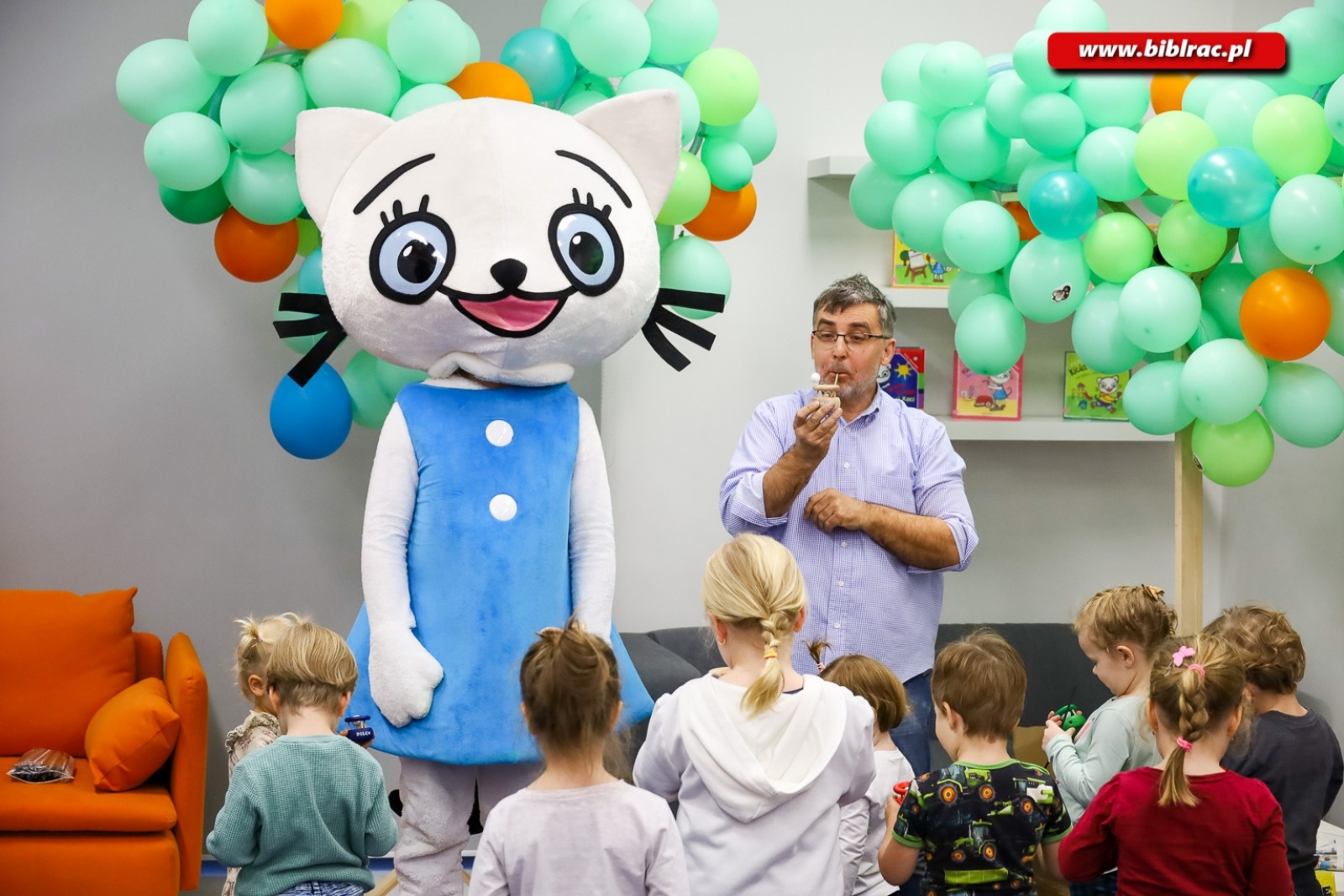 Zdjęcie w galerii na portalu naszraciborz.pl: Kicia Kocia zachwyciła najmłodszych wiadomości z regionu