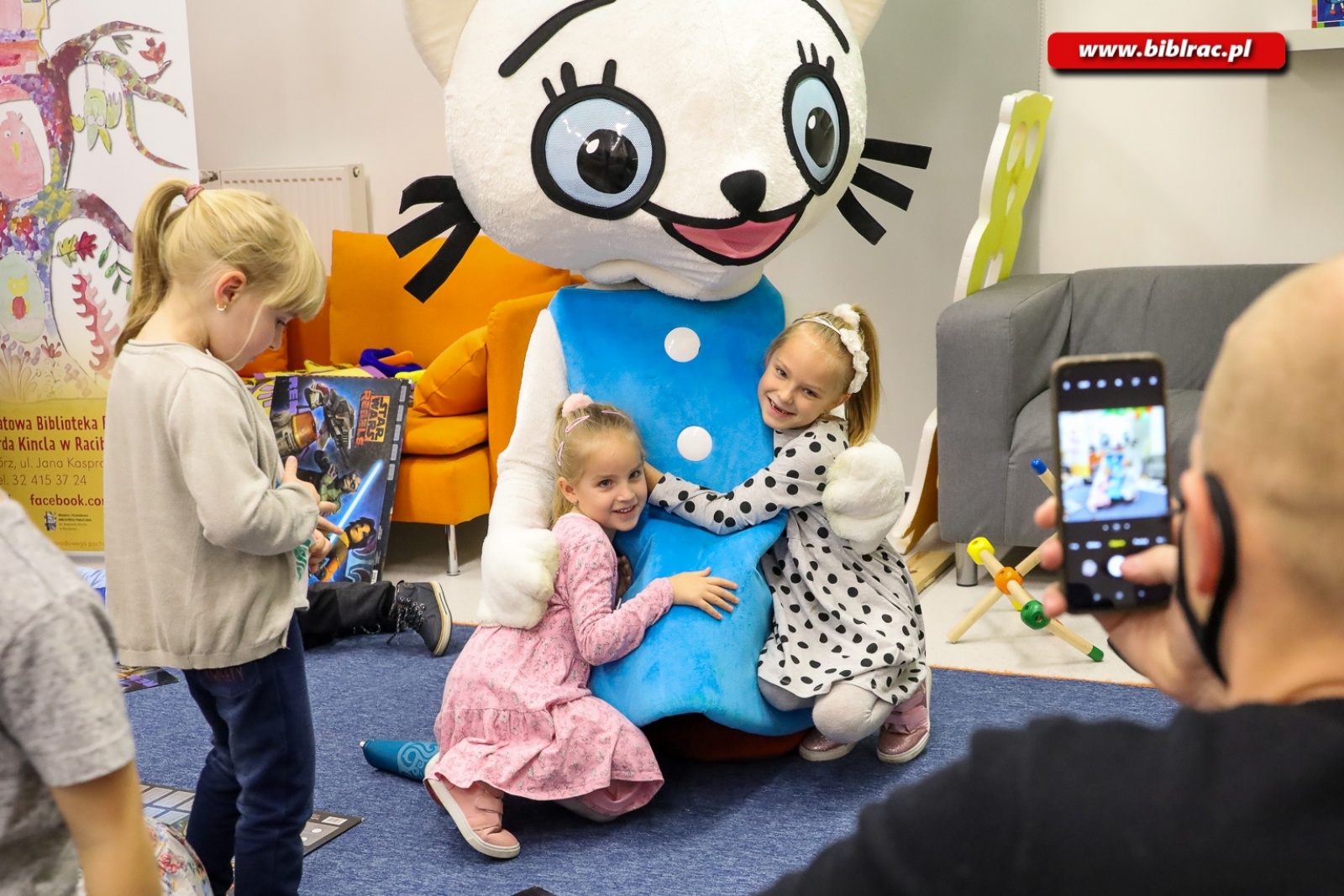 Zdjęcie w galerii na portalu naszraciborz.pl: Kicia Kocia zachwyciła najmłodszych wiadomości z regionu