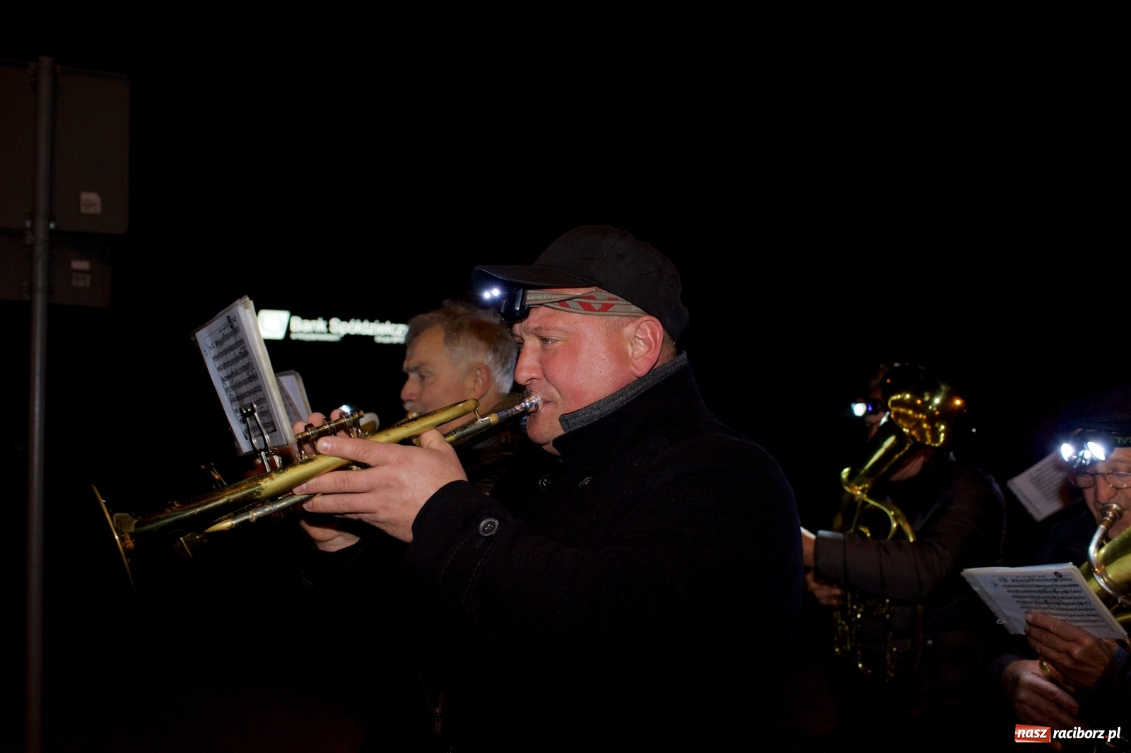 Zdjęcie w galerii na portalu naszraciborz.pl: Wielka radość w Tworkowie. Św. Marcin na koniu i trzysta pysznych rogali wiadomości z regionu