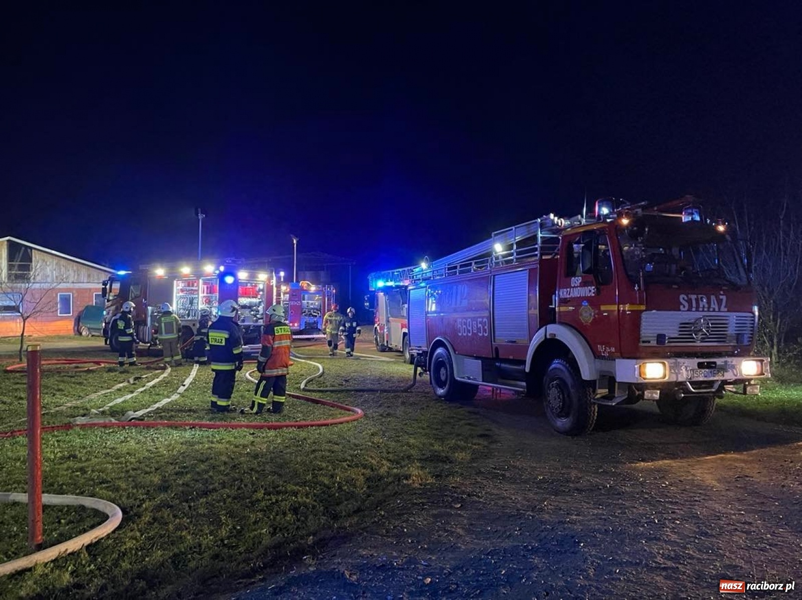 Zdjęcie w galerii na portalu naszraciborz.pl: Wielki pożar w Bieńkowicach. Spłonęły zwierzęta [FOTO] wiadomości z regionu