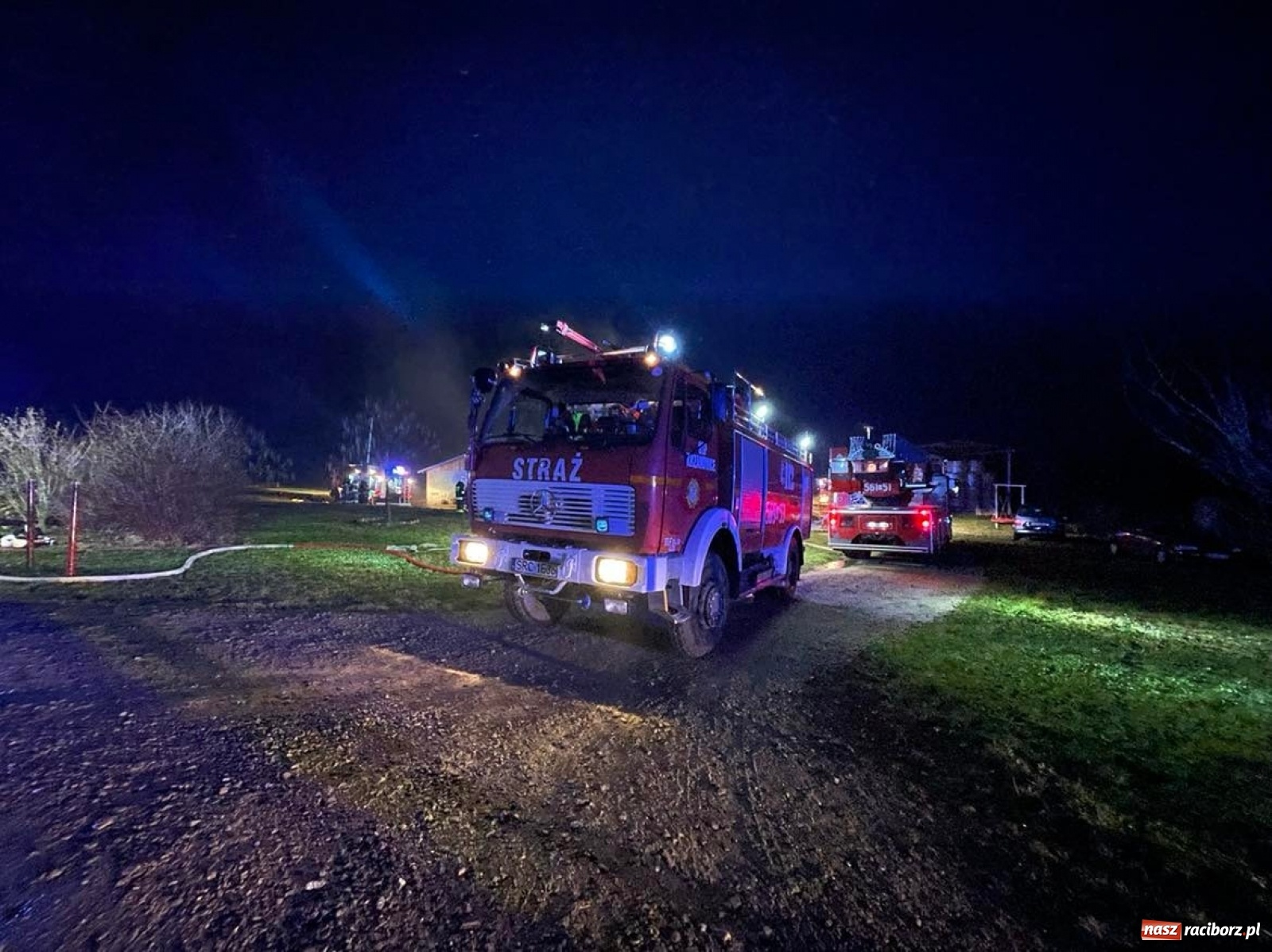 Zdjęcie w galerii na portalu naszraciborz.pl: Wielki pożar w Bieńkowicach. Spłonęły zwierzęta [FOTO] wiadomości z regionu
