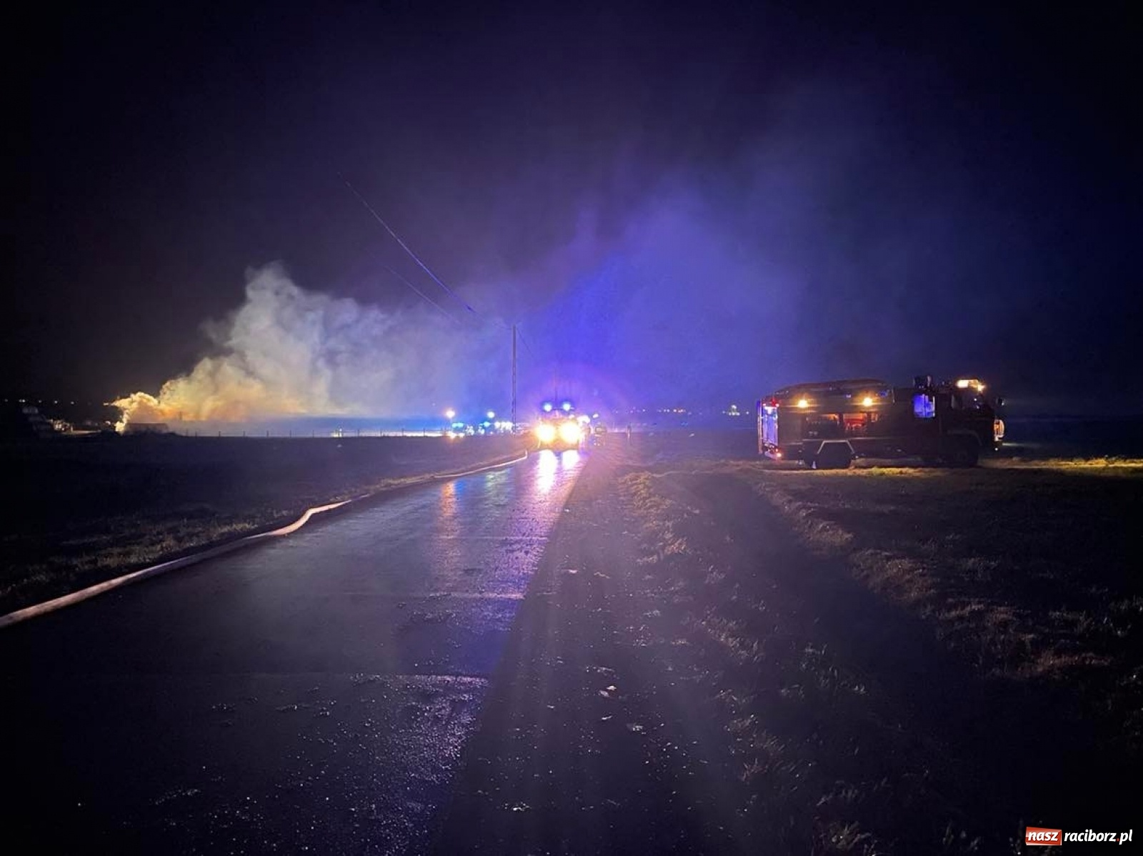 Zdjęcie w galerii na portalu naszraciborz.pl: Wielki pożar w Bieńkowicach. Spłonęły zwierzęta [FOTO] wiadomości z regionu