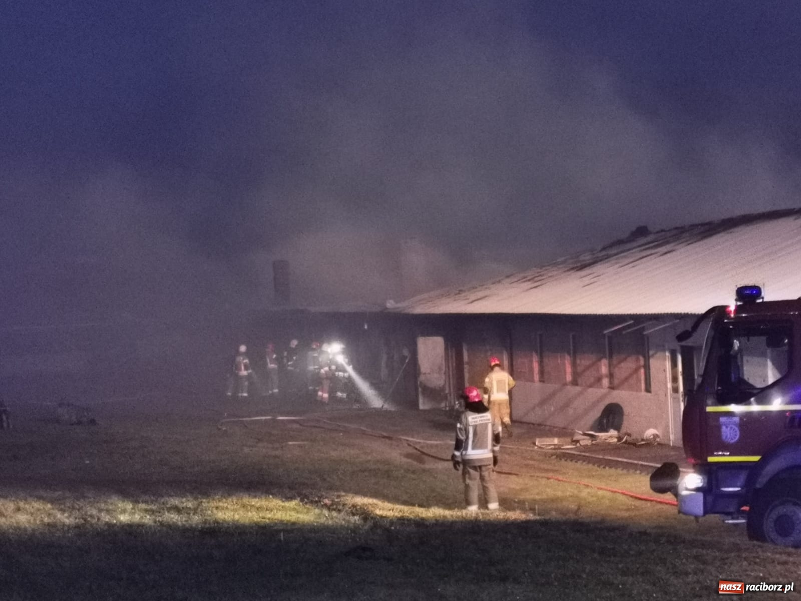 Zdjęcie w galerii na portalu naszraciborz.pl: Wielki pożar w Bieńkowicach. Spłonęły zwierzęta [FOTO] wiadomości z regionu