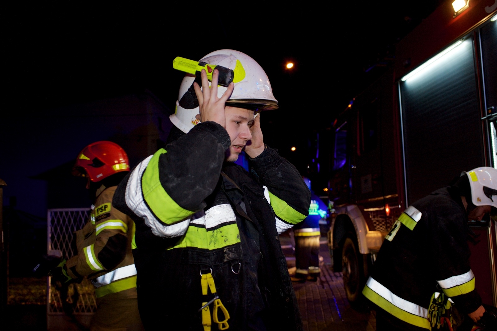 Zdjęcie w galerii na portalu naszraciborz.pl: Pożar drewna w domu w Tworkowie wiadomości z regionu