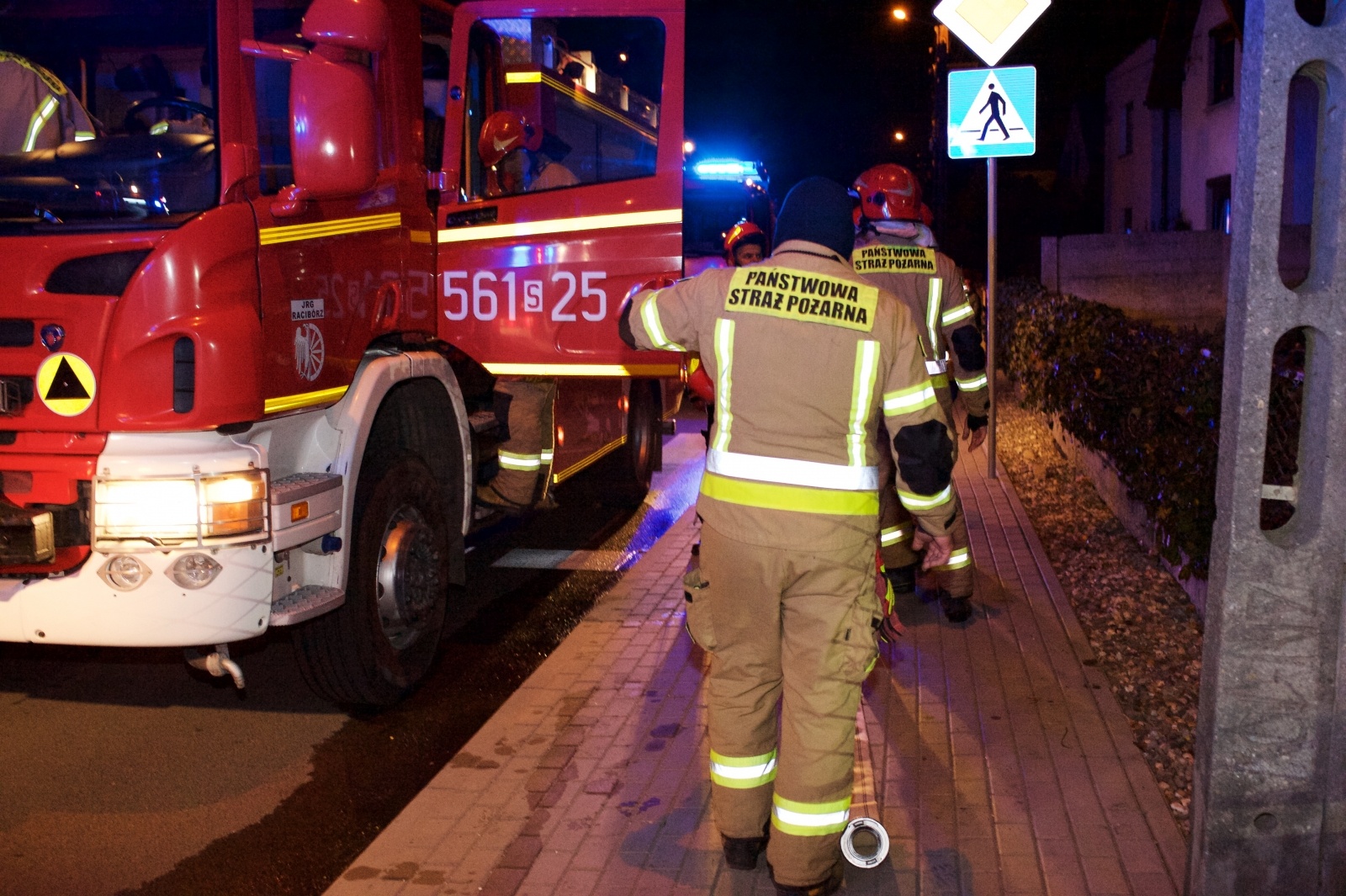Zdjęcie w galerii na portalu naszraciborz.pl: Pożar drewna w domu w Tworkowie wiadomości z regionu