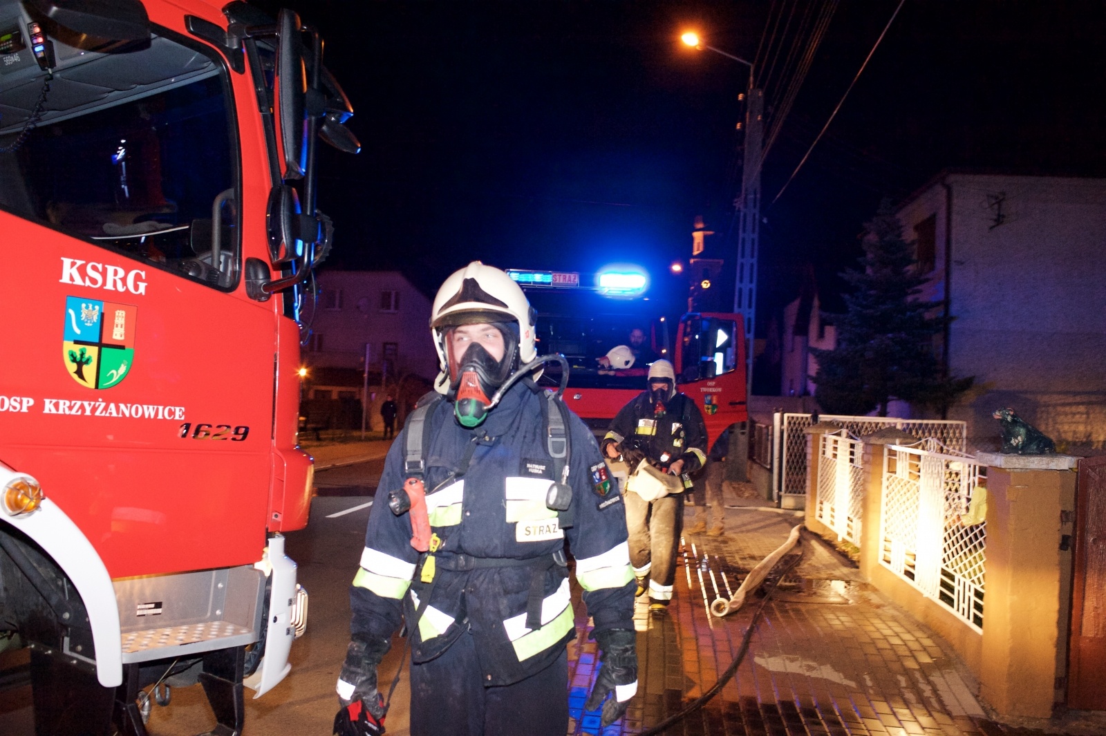 Zdjęcie w galerii na portalu naszraciborz.pl: Pożar drewna w domu w Tworkowie wiadomości z regionu