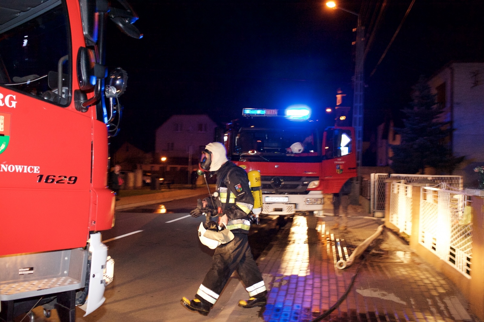 Zdjęcie w galerii na portalu naszraciborz.pl: Pożar drewna w domu w Tworkowie wiadomości z regionu