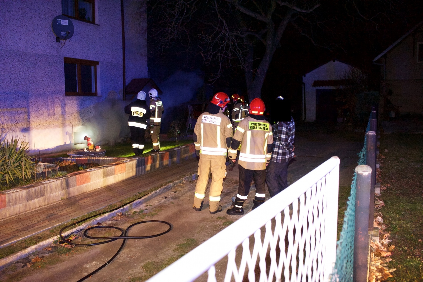 Zdjęcie w galerii na portalu naszraciborz.pl: Pożar drewna w domu w Tworkowie wiadomości z regionu