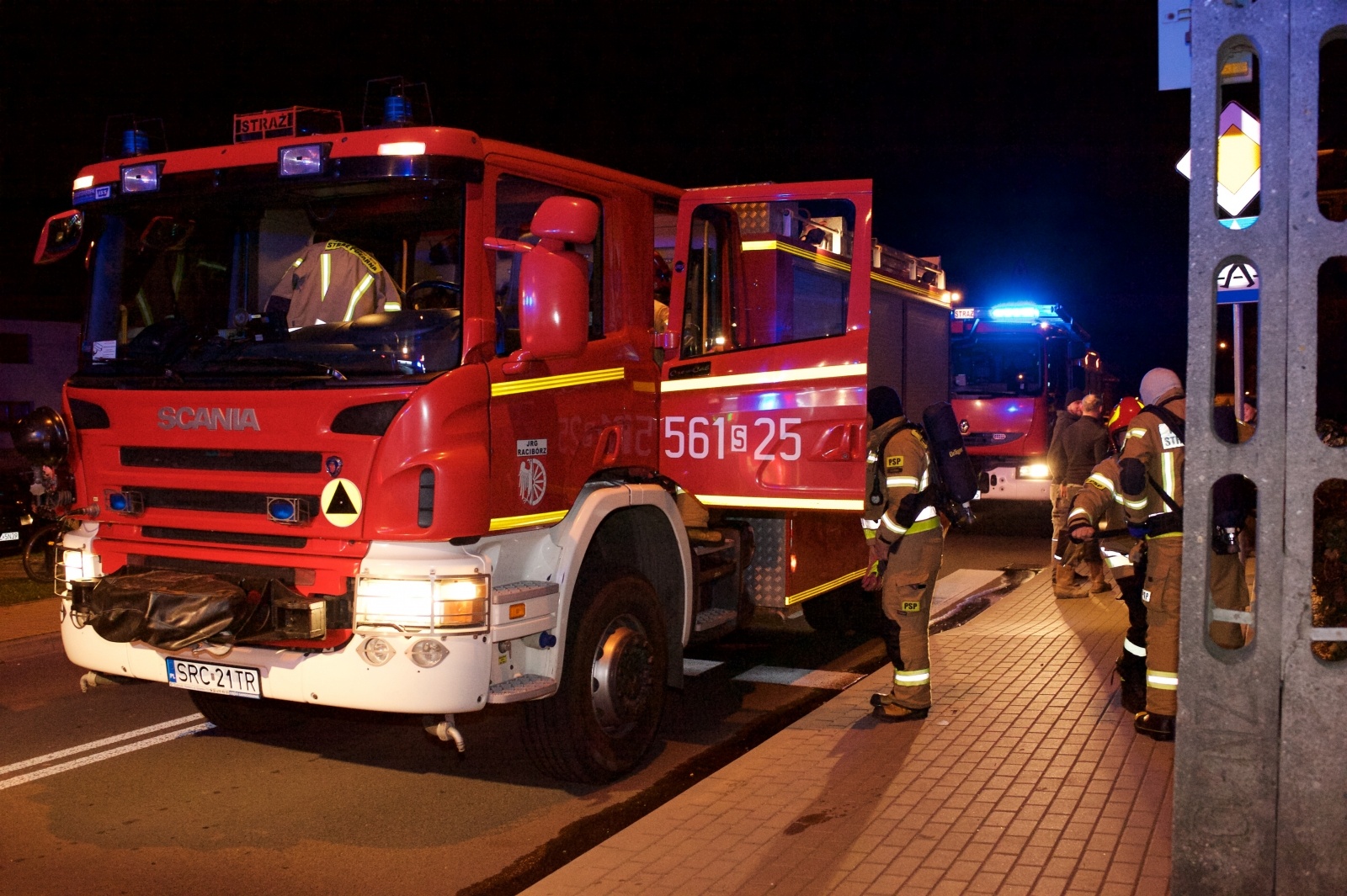 Zdjęcie w galerii na portalu naszraciborz.pl: Pożar drewna w domu w Tworkowie wiadomości z regionu