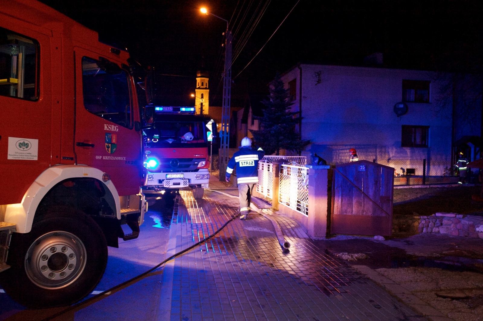 Zdjęcie w galerii na portalu naszraciborz.pl: Pożar drewna w domu w Tworkowie wiadomości z regionu