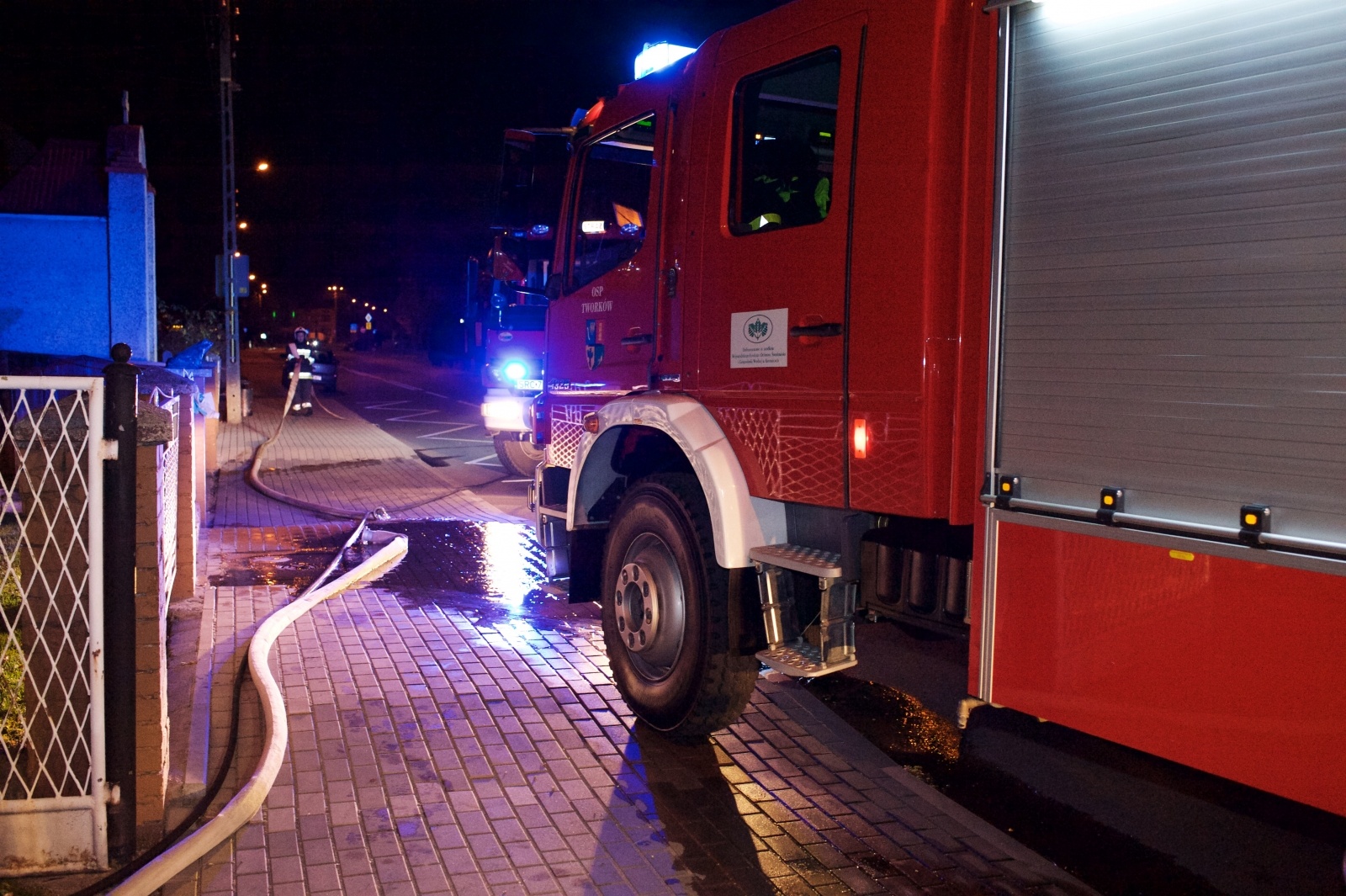 Zdjęcie w galerii na portalu naszraciborz.pl: Pożar drewna w domu w Tworkowie wiadomości z regionu