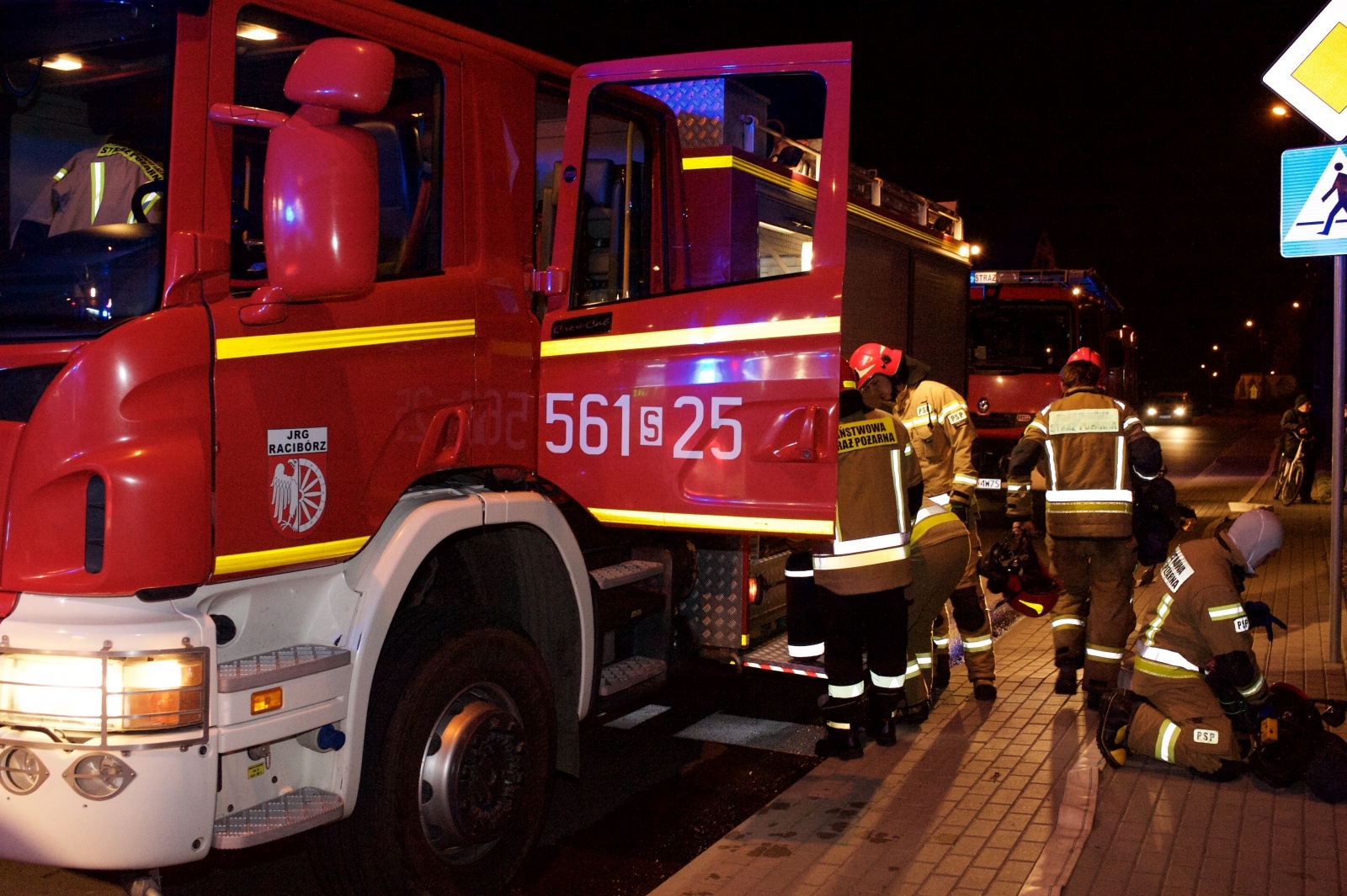 Zdjęcie w galerii na portalu naszraciborz.pl: Pożar drewna w domu w Tworkowie wiadomości z regionu