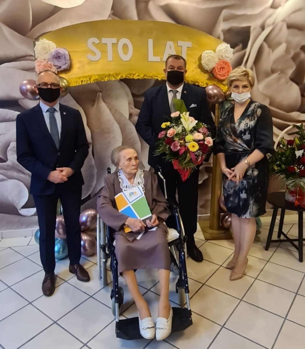 Zdjęcie w galerii na portalu naszraciborz.pl: Jubileusz 100. urodzin pani Agnieszki Potyki - wieloletniej mieszkanki DPS Złota Jesień w Raciborzu wiadomości z regionu