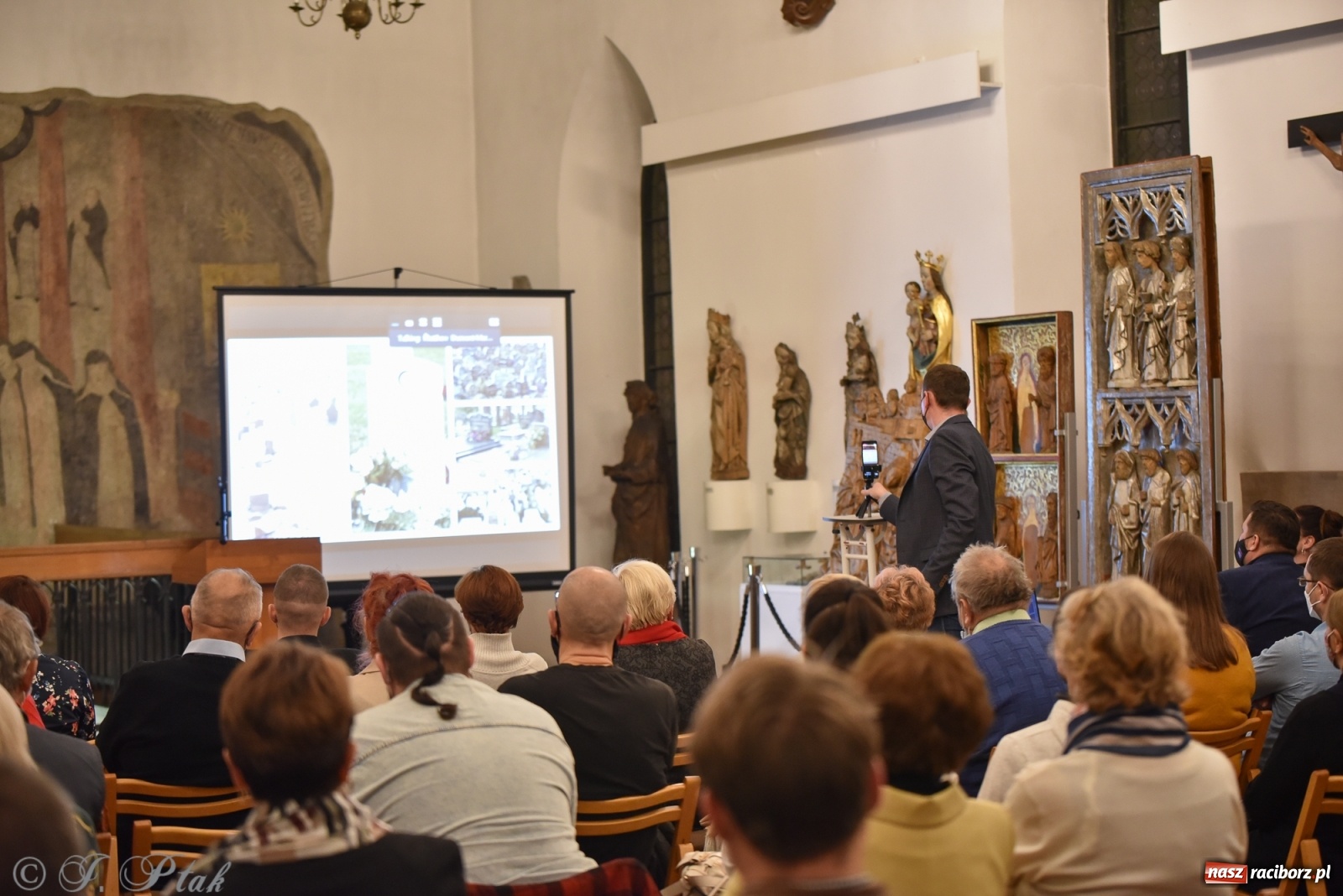 Zdjęcie w galerii na portalu naszraciborz.pl: Od pradziejów do współczesności. O rytuałach pogrzebowych w raciborskim Muzeum wiadomości z regionu
