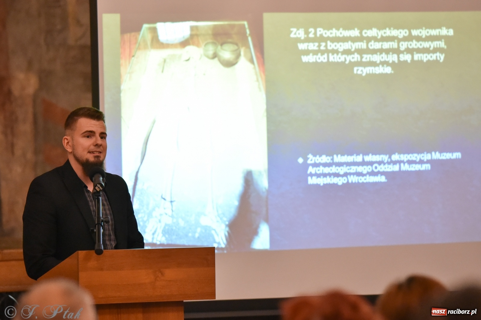 Zdjęcie w galerii na portalu naszraciborz.pl: Od pradziejów do współczesności. O rytuałach pogrzebowych w raciborskim Muzeum wiadomości z regionu