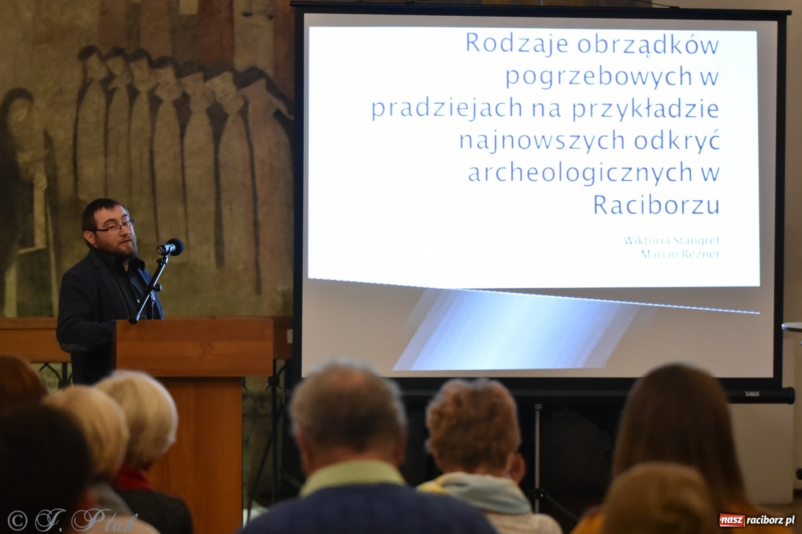 Zdjęcie w galerii na portalu naszraciborz.pl: Od pradziejów do współczesności. O rytuałach pogrzebowych w raciborskim Muzeum wiadomości z regionu