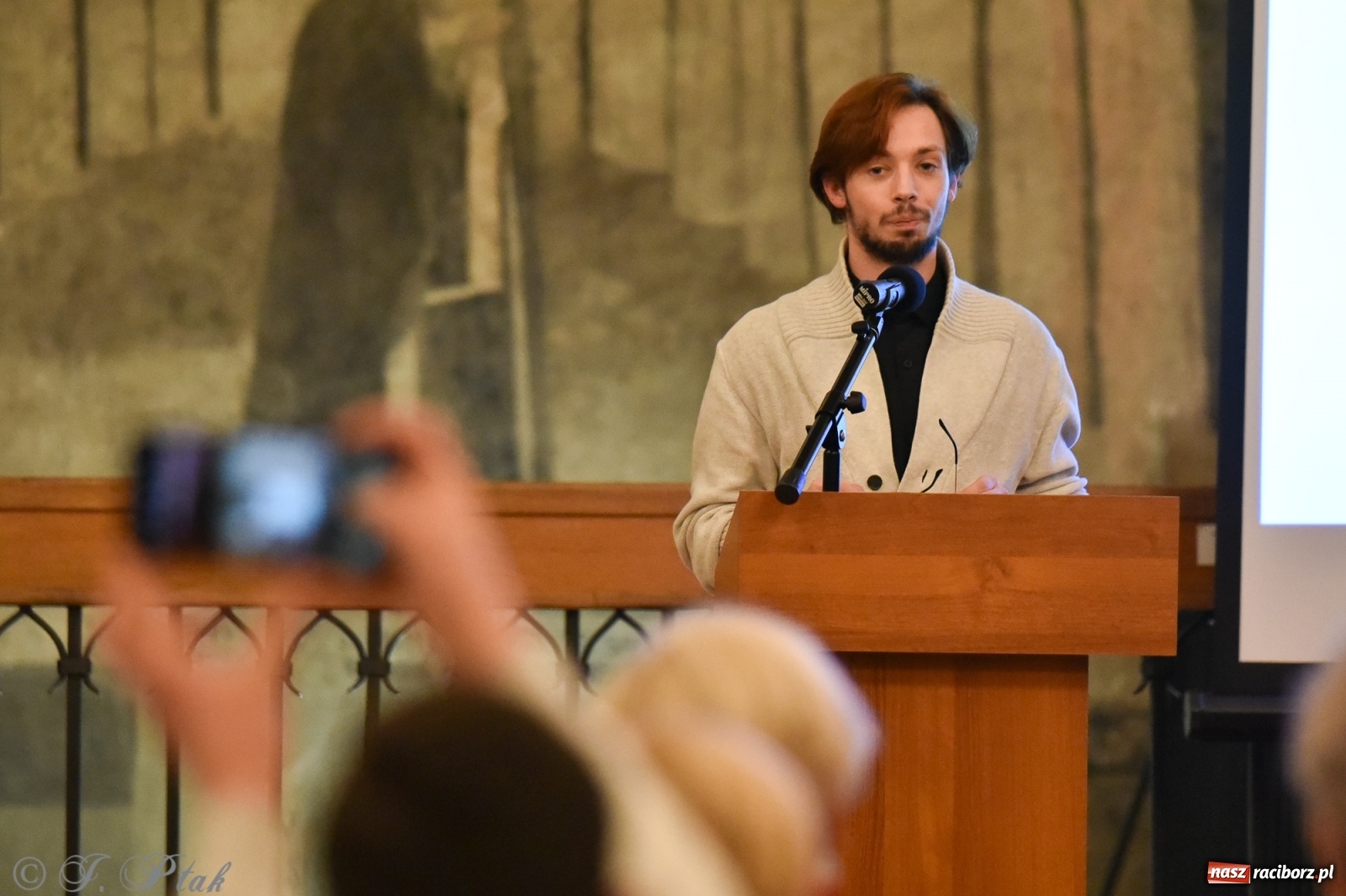 Zdjęcie w galerii na portalu naszraciborz.pl: Od pradziejów do współczesności. O rytuałach pogrzebowych w raciborskim Muzeum wiadomości z regionu