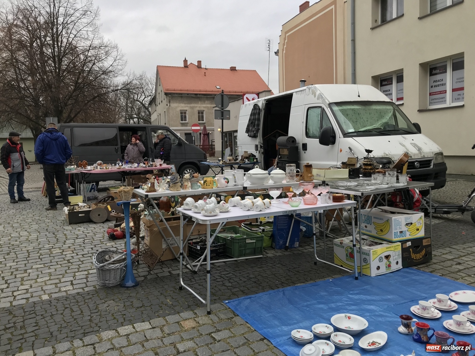 Zdjęcie w galerii na portalu naszraciborz.pl: Plac Dominikański zapełniony. Listopadowy targ staroci wiadomości z regionu