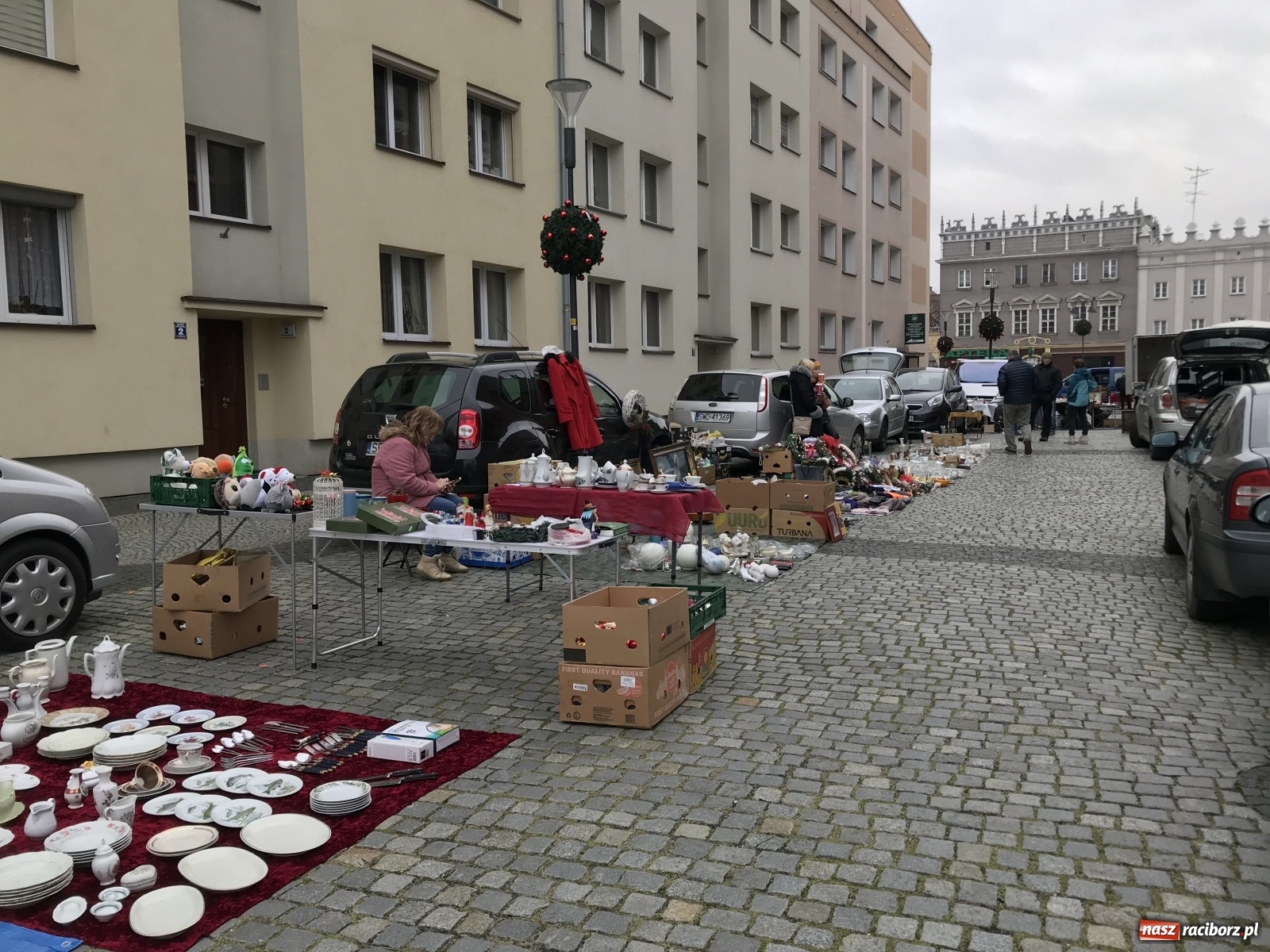 Zdjęcie w galerii na portalu naszraciborz.pl: Plac Dominikański zapełniony. Listopadowy targ staroci wiadomości z regionu