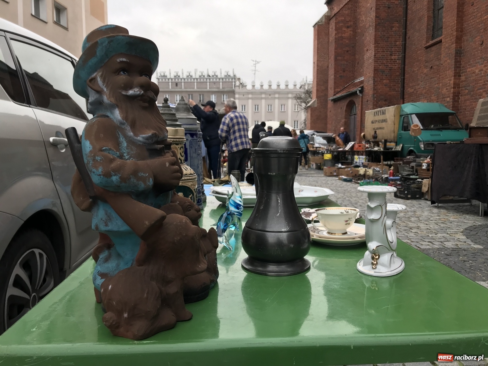 Zdjęcie w galerii na portalu naszraciborz.pl: Plac Dominikański zapełniony. Listopadowy targ staroci wiadomości z regionu