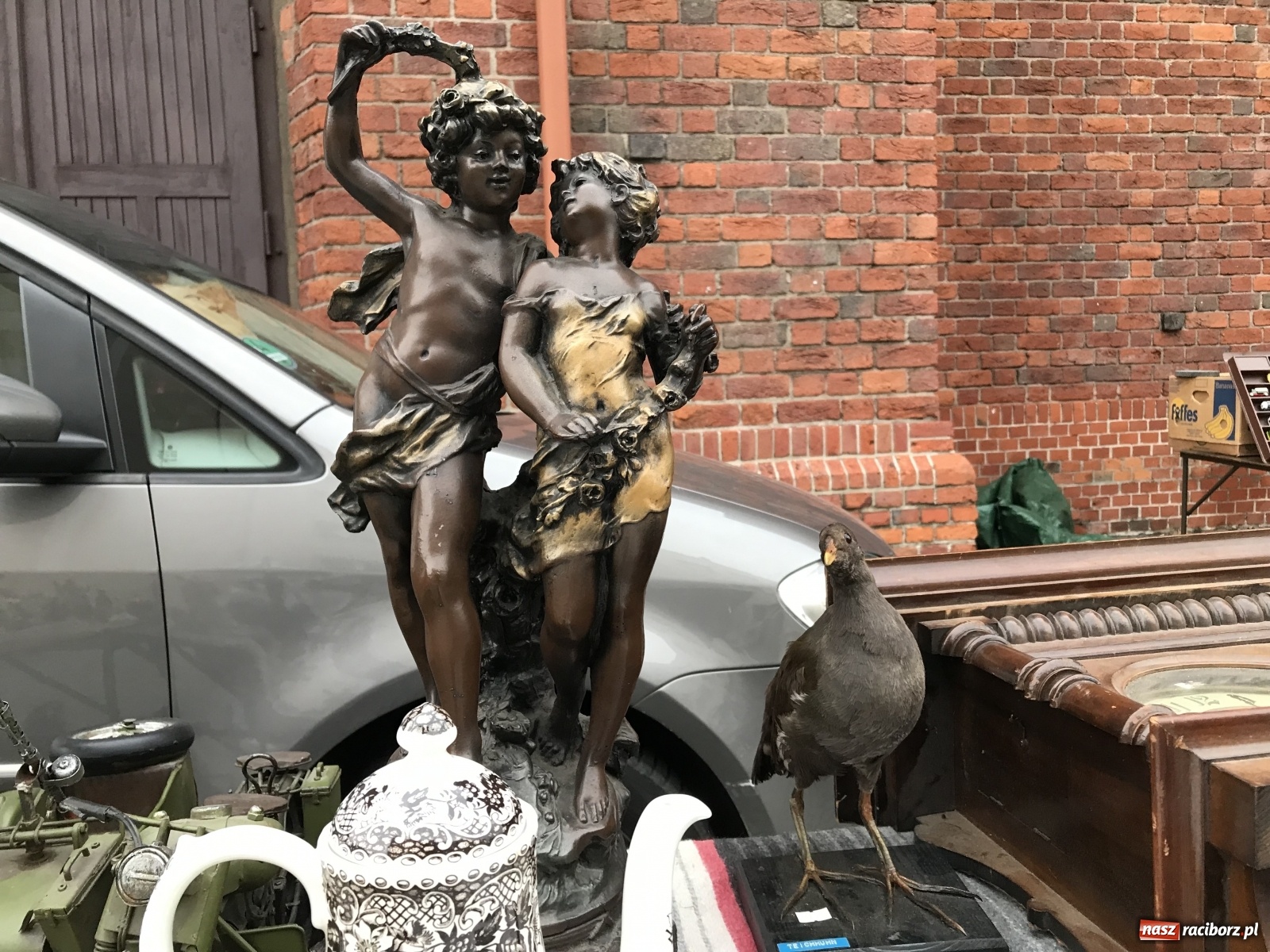 Zdjęcie w galerii na portalu naszraciborz.pl: Plac Dominikański zapełniony. Listopadowy targ staroci wiadomości z regionu