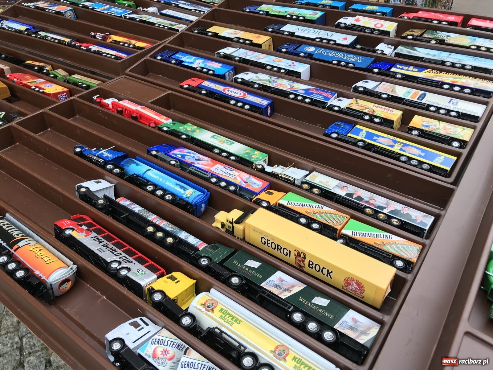 Zdjęcie w galerii na portalu naszraciborz.pl: Plac Dominikański zapełniony. Listopadowy targ staroci wiadomości z regionu