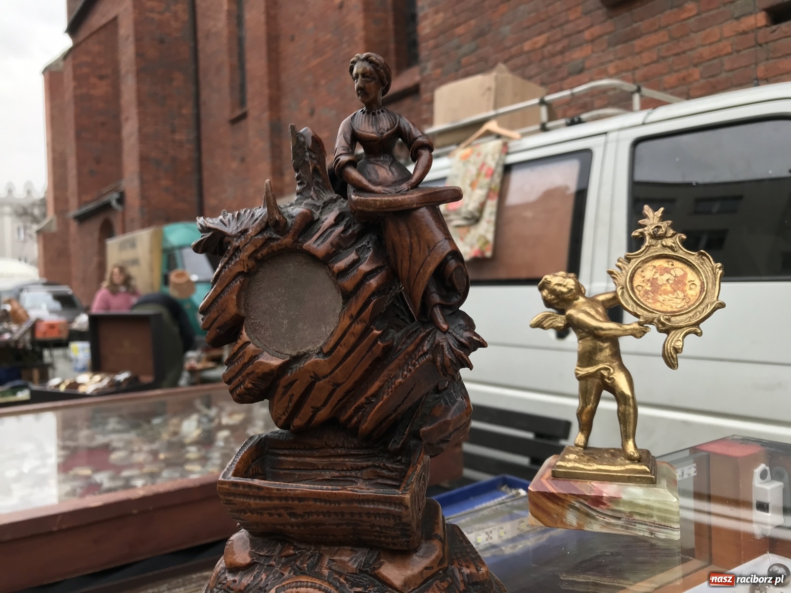 Zdjęcie w galerii na portalu naszraciborz.pl: Plac Dominikański zapełniony. Listopadowy targ staroci wiadomości z regionu