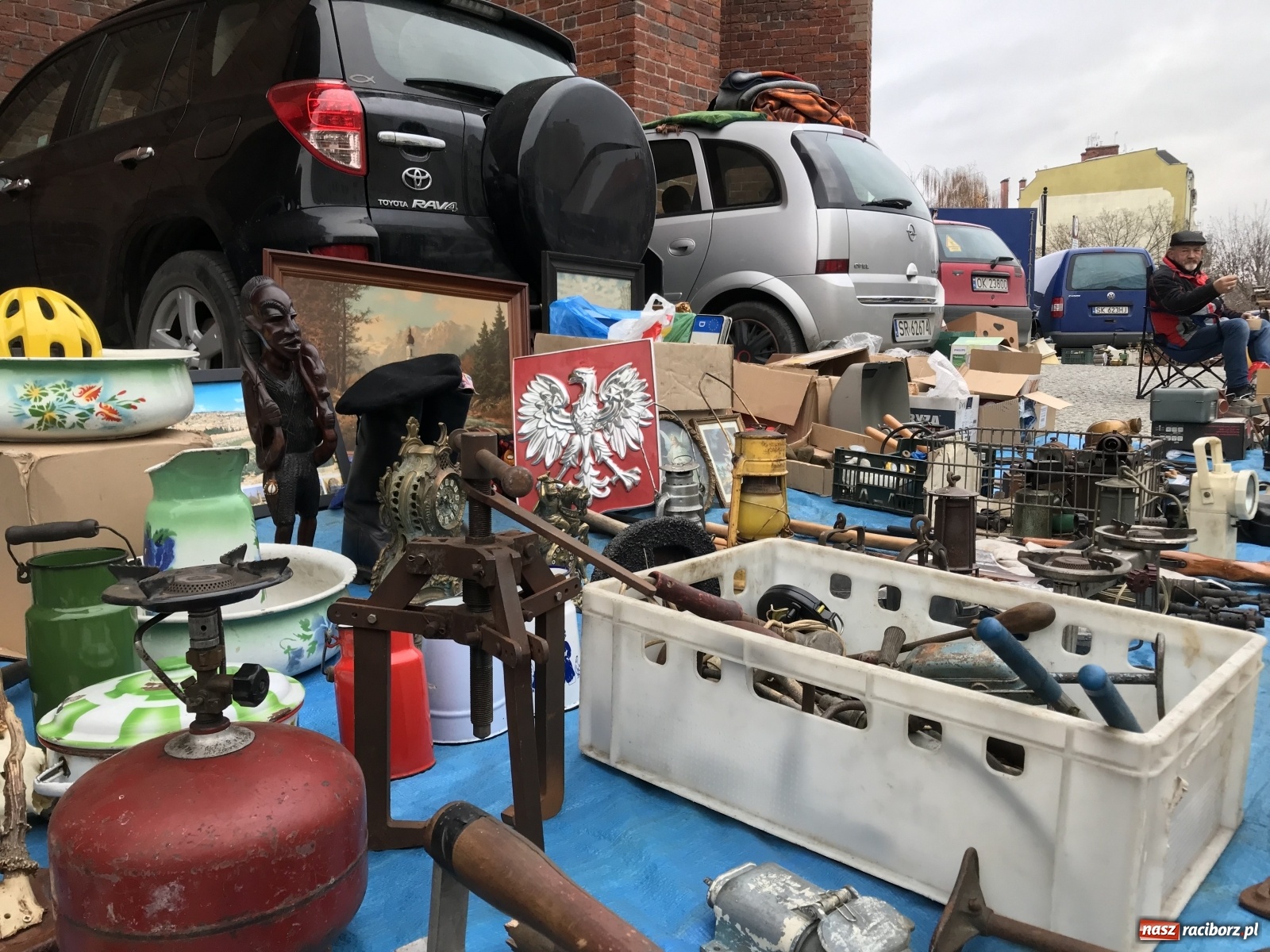 Zdjęcie w galerii na portalu naszraciborz.pl: Plac Dominikański zapełniony. Listopadowy targ staroci wiadomości z regionu