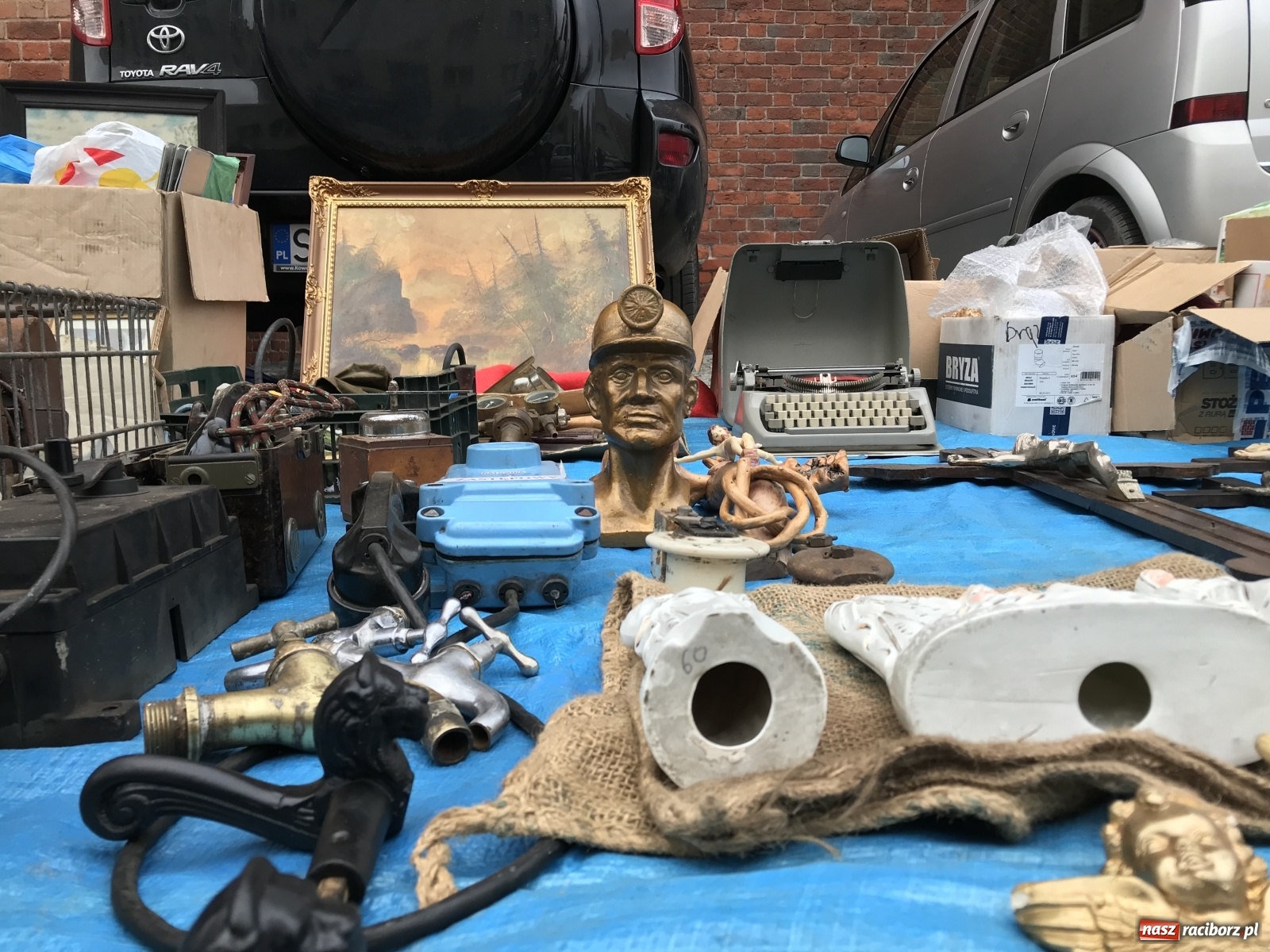 Zdjęcie w galerii na portalu naszraciborz.pl: Plac Dominikański zapełniony. Listopadowy targ staroci wiadomości z regionu