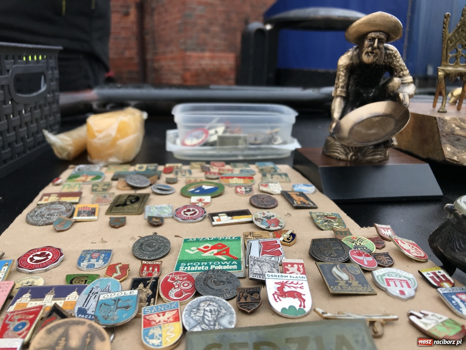 Zdjęcie w galerii na portalu naszraciborz.pl: Plac Dominikański zapełniony. Listopadowy targ staroci wiadomości z regionu