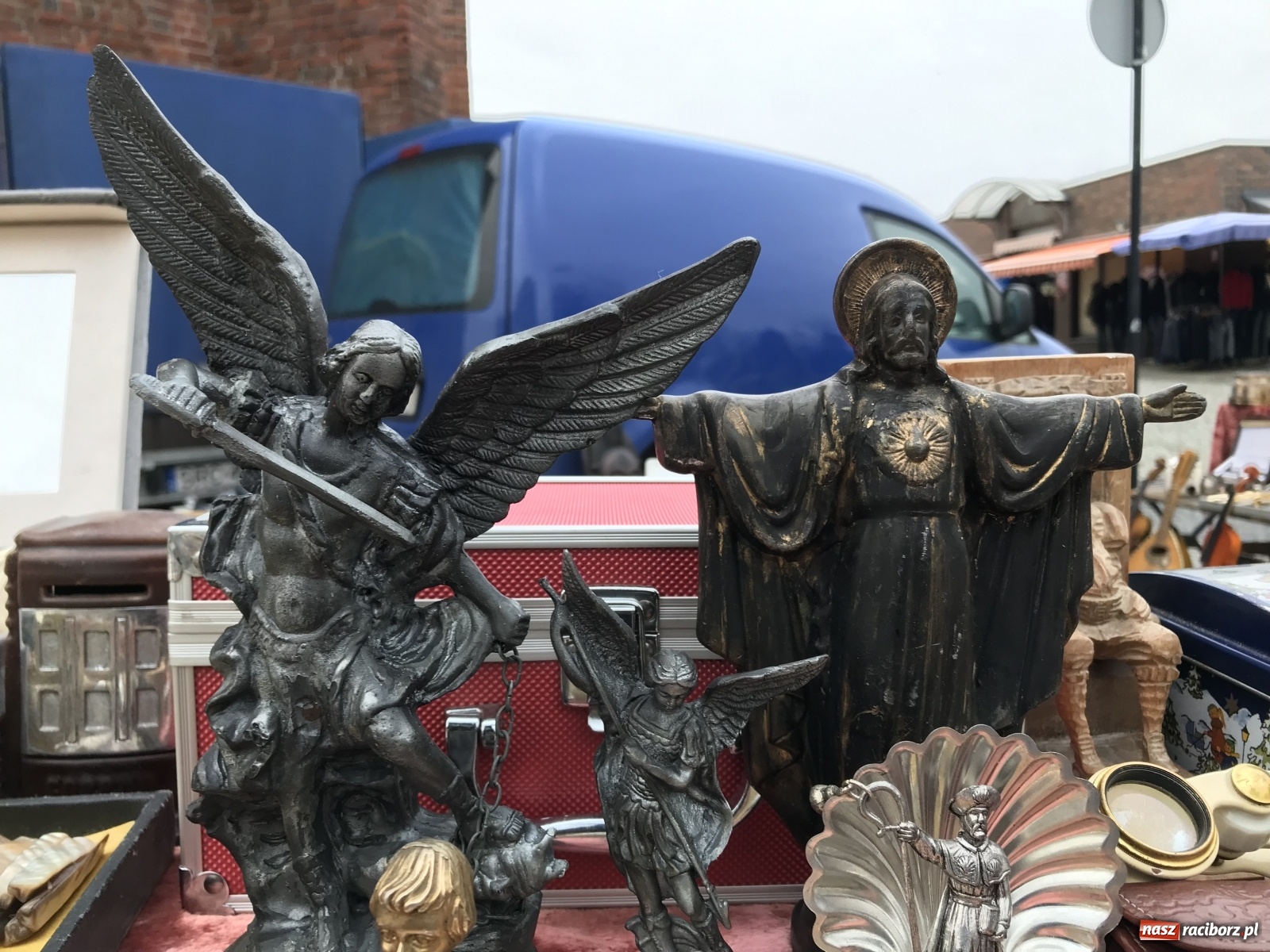 Zdjęcie w galerii na portalu naszraciborz.pl: Plac Dominikański zapełniony. Listopadowy targ staroci wiadomości z regionu