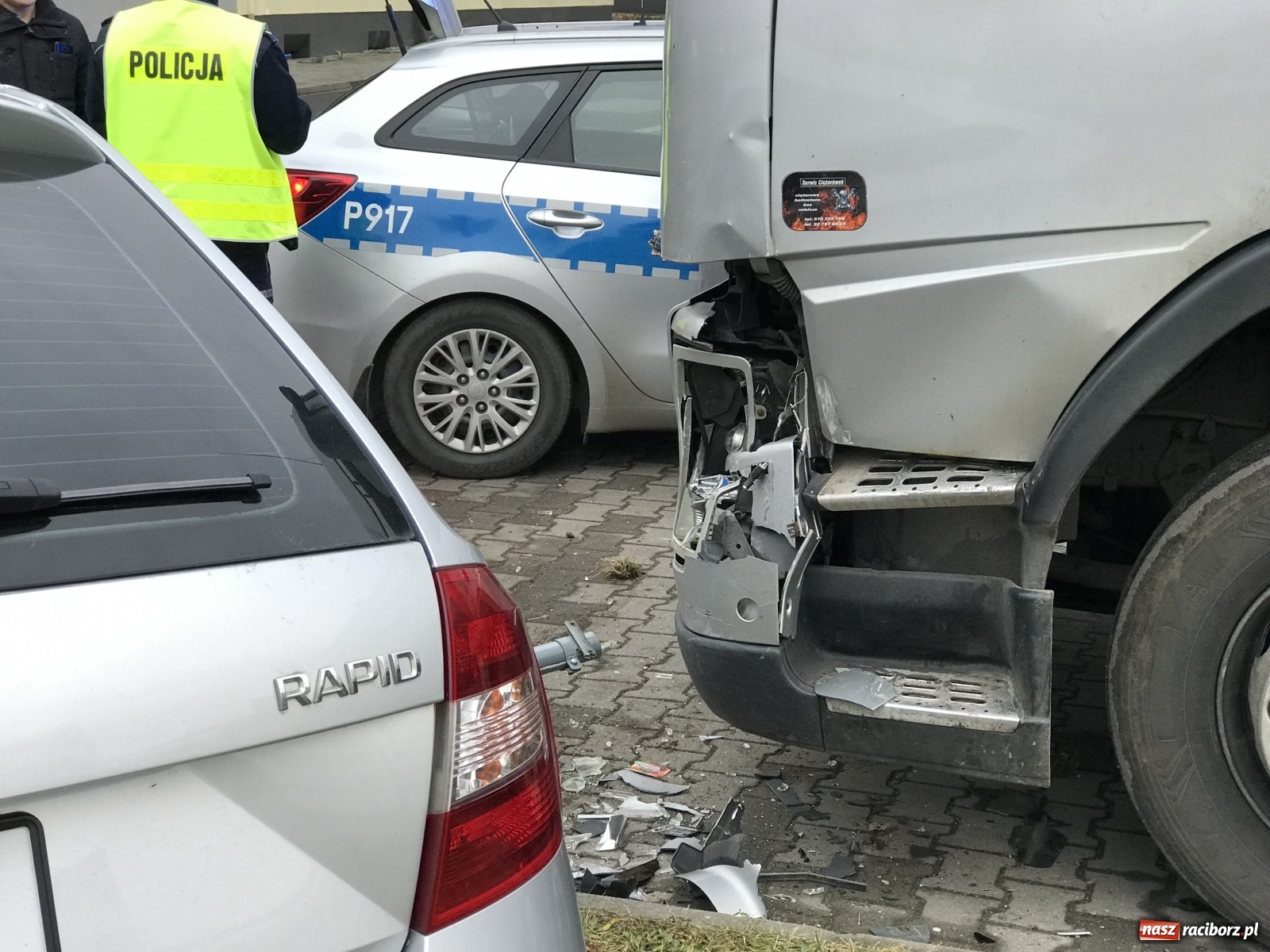 Zdjęcie w galerii na portalu naszraciborz.pl: Jest auto, nie ma kierowcy. Poranne znalezisko na Nowomiejskiej [FOTO] wiadomości z regionu