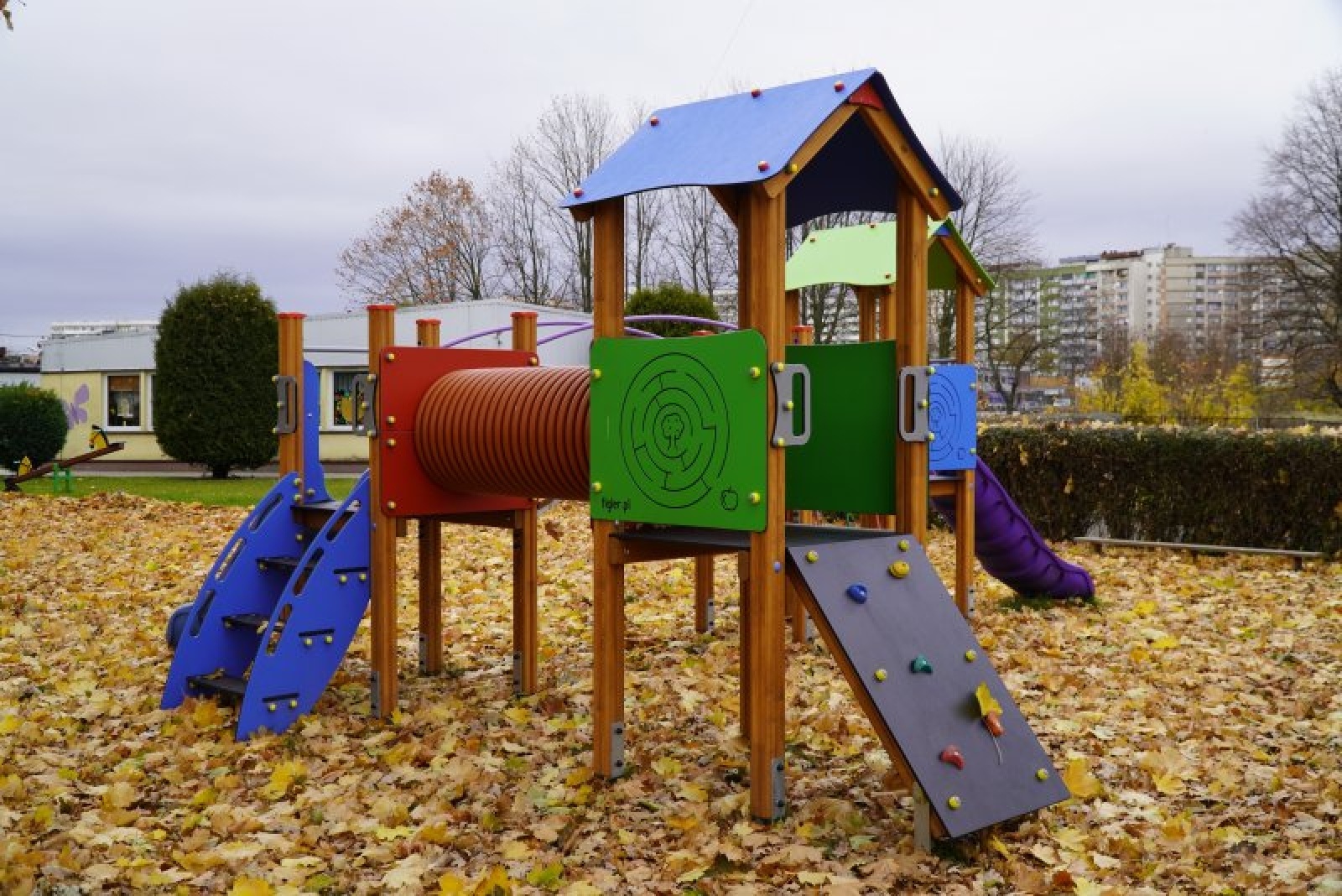 Zdjęcie w galerii na portalu naszraciborz.pl: Place zabaw dla raciborskich przedszkolaków doposażone wiadomości z regionu