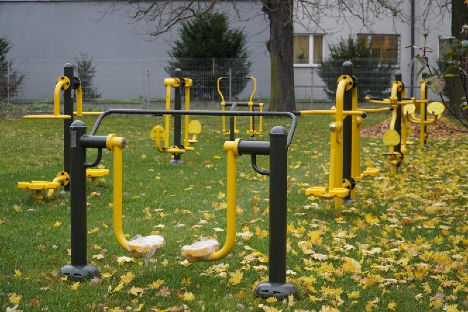 Zdjęcie w galerii na portalu naszraciborz.pl: Place zabaw dla raciborskich przedszkolaków doposażone wiadomości z regionu